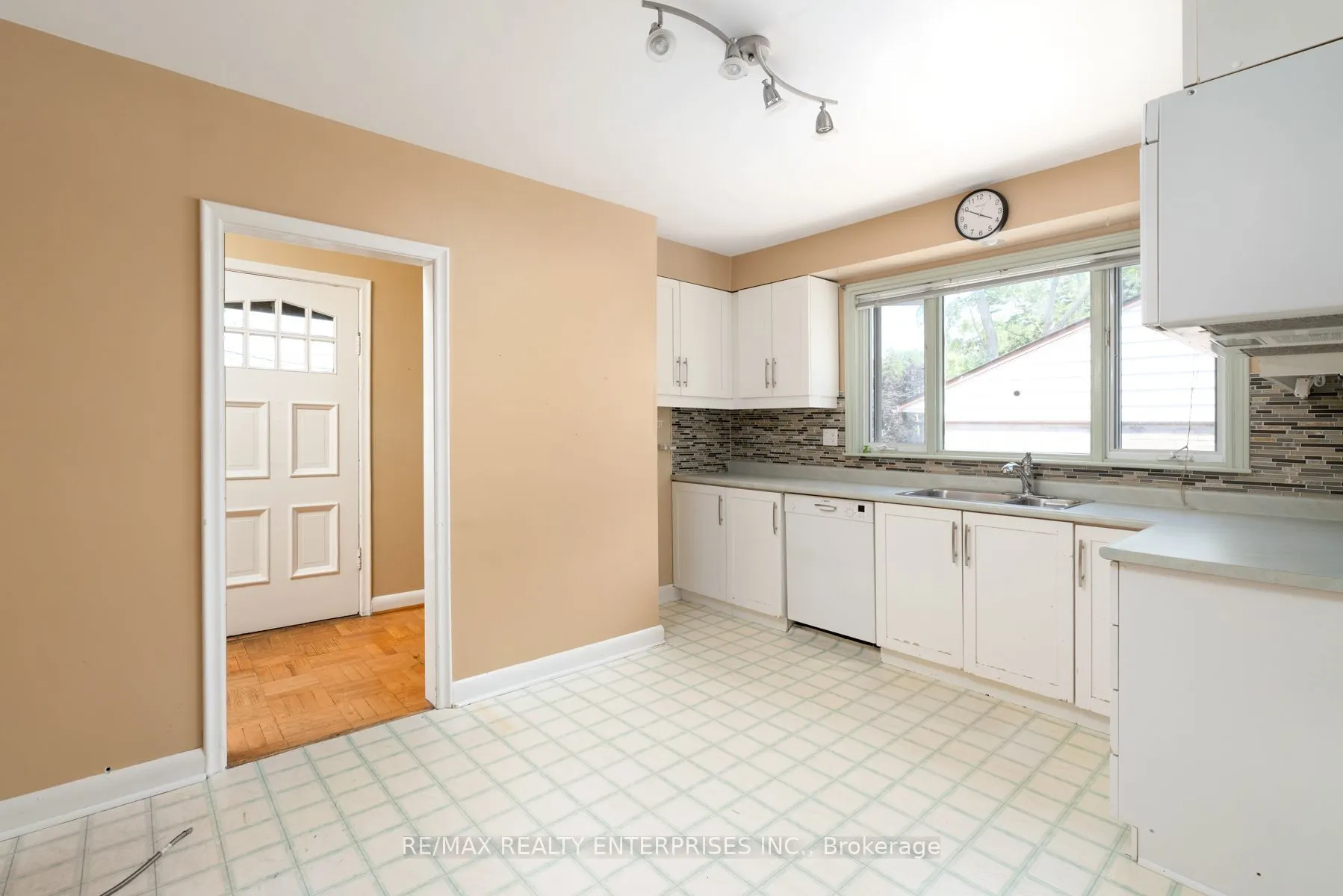 52 Briarwood Avenue