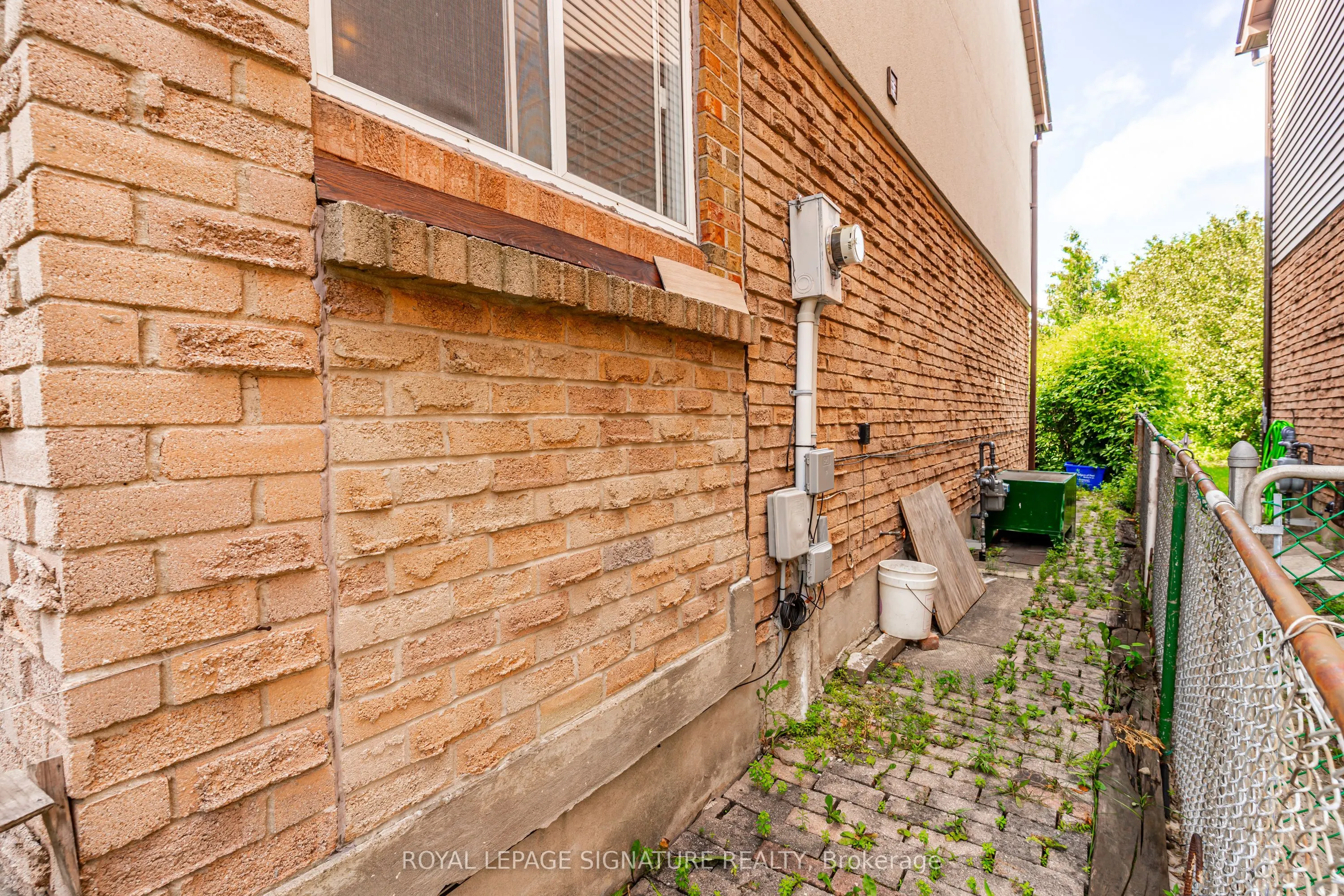 4040 Silverhaze Road