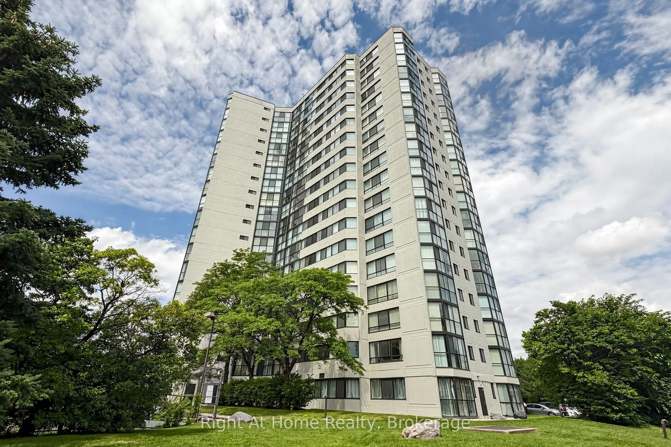 1360 Rathburn Road E #1509