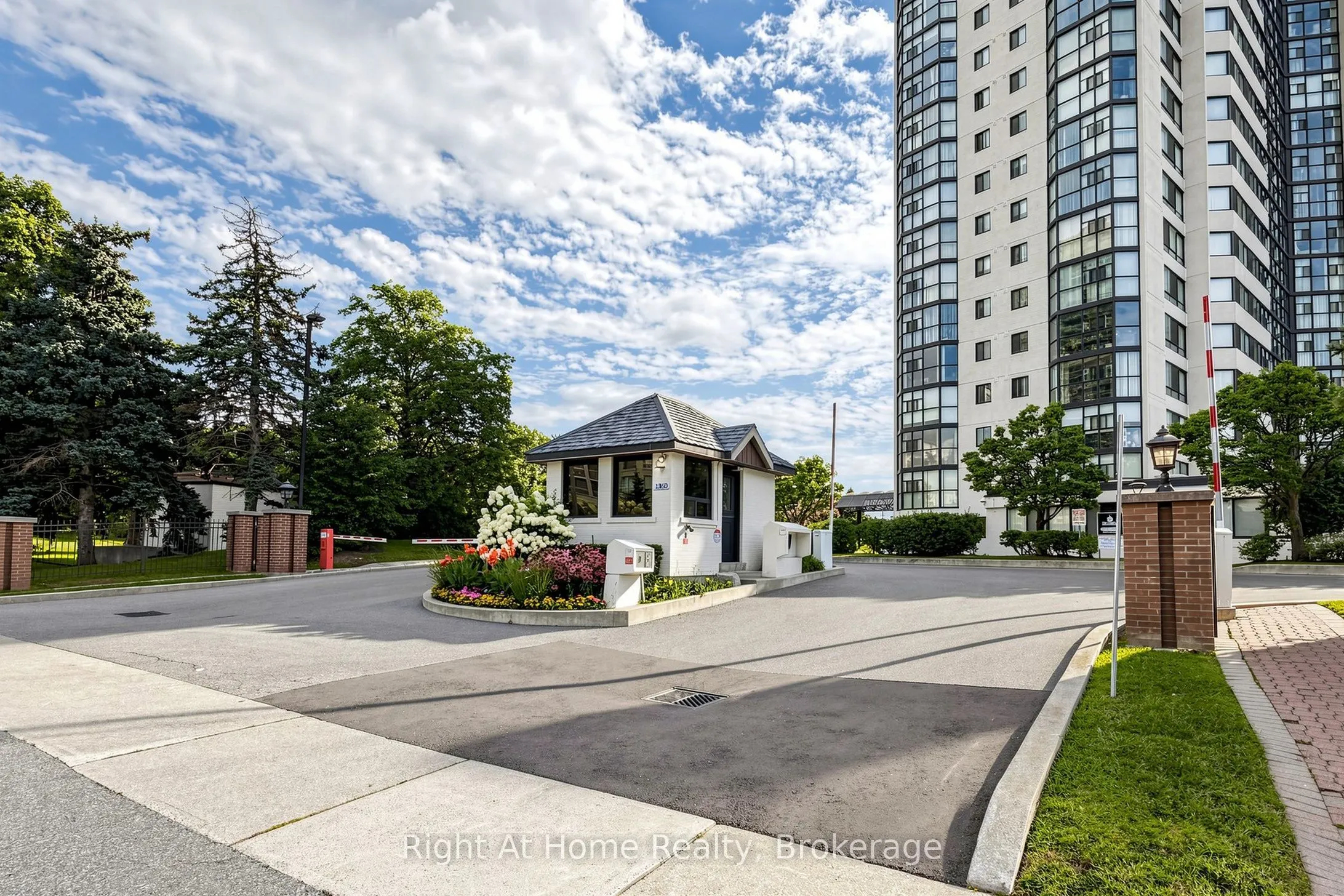 1360 Rathburn Road E #1509