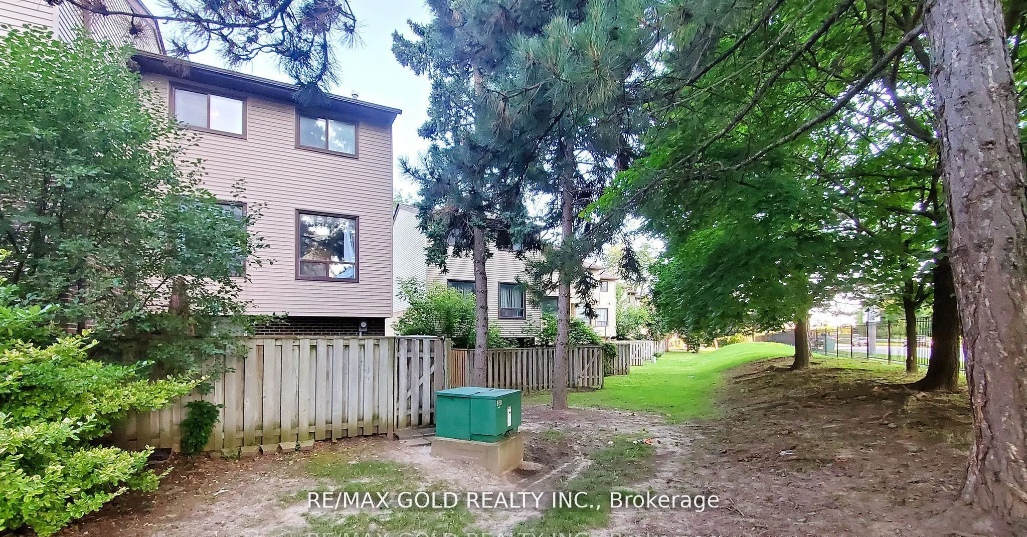 18 Carleton Place #18