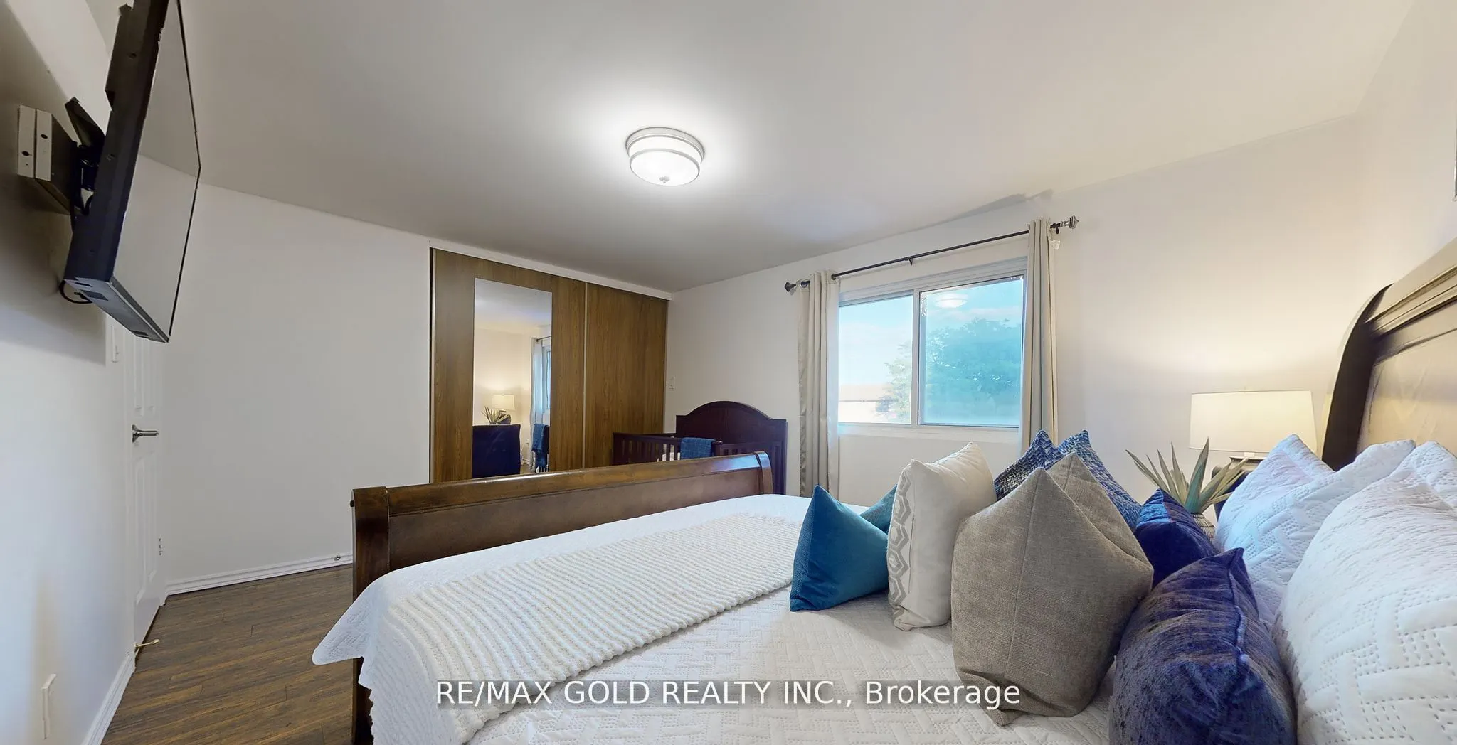 18 Carleton Place #18