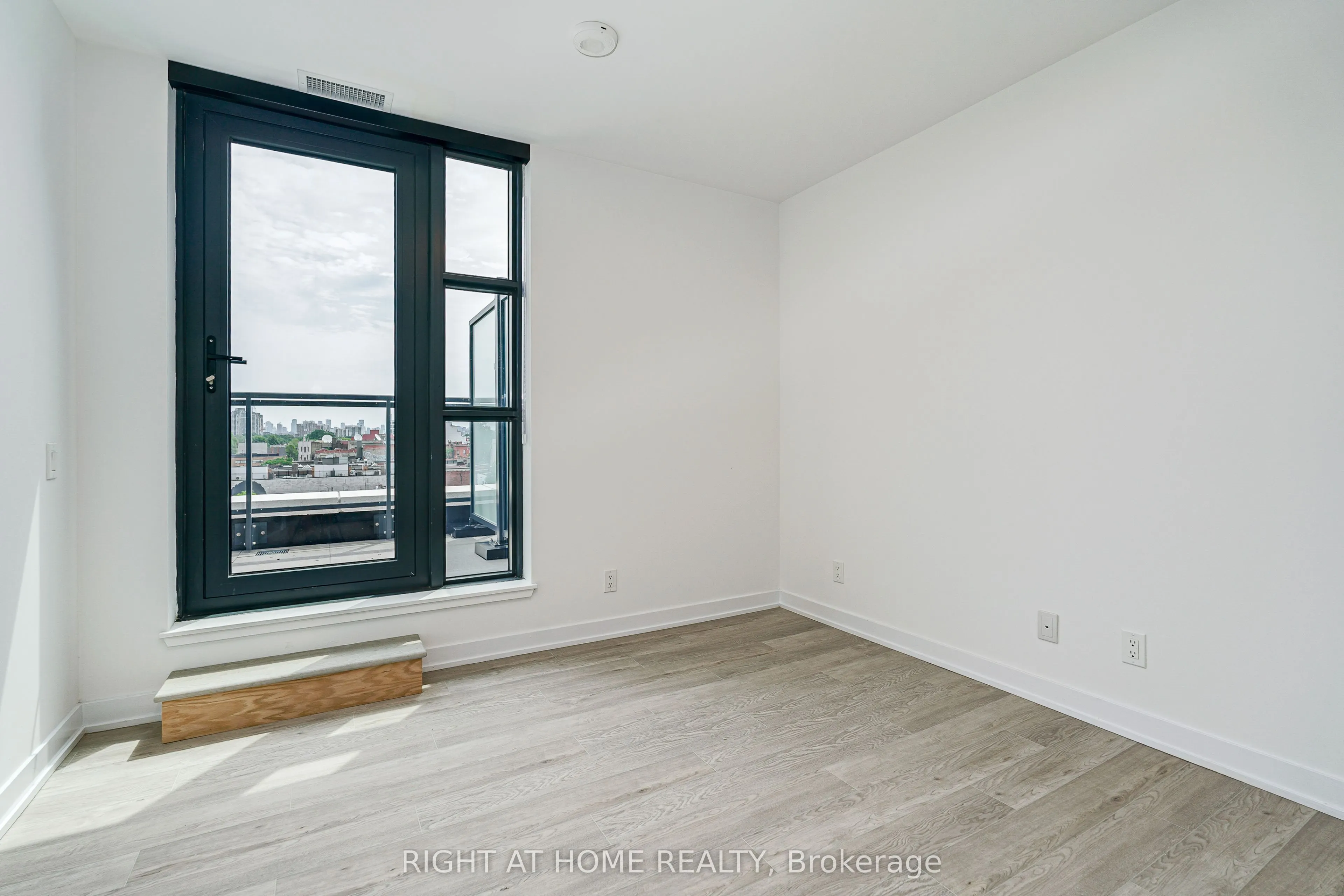 2946 Dundas Street W #509
