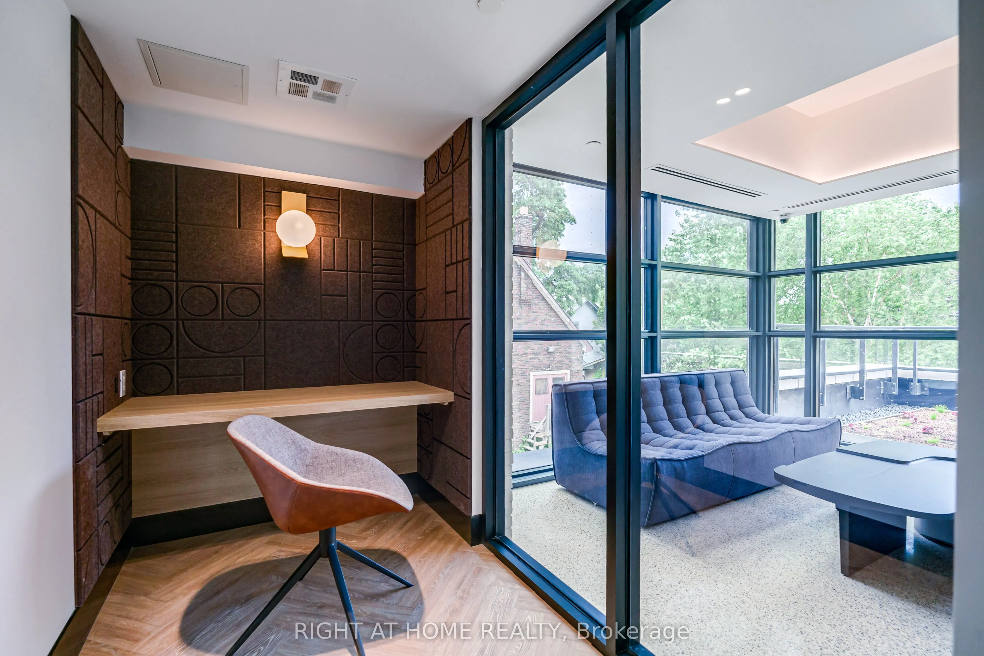 2946 Dundas Street W #509