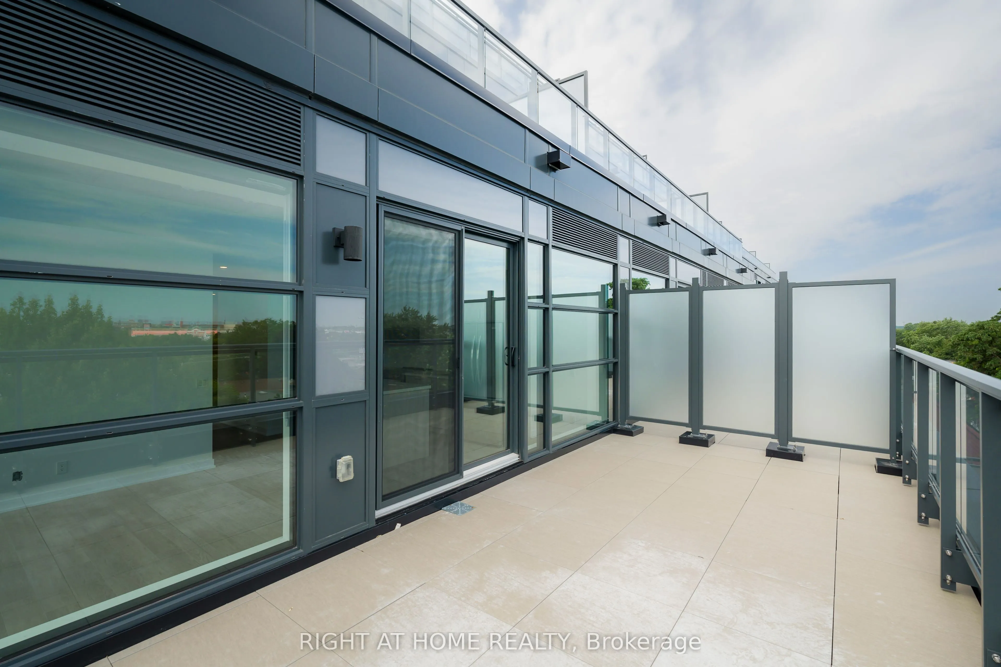 2946 Dundas Street W #509