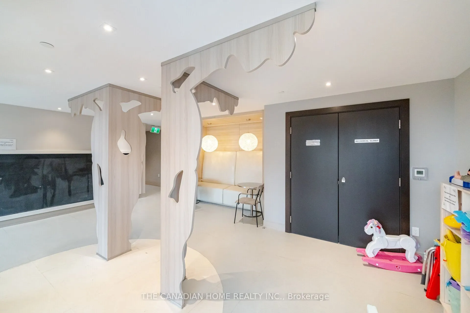8 Nahani Way E #3119