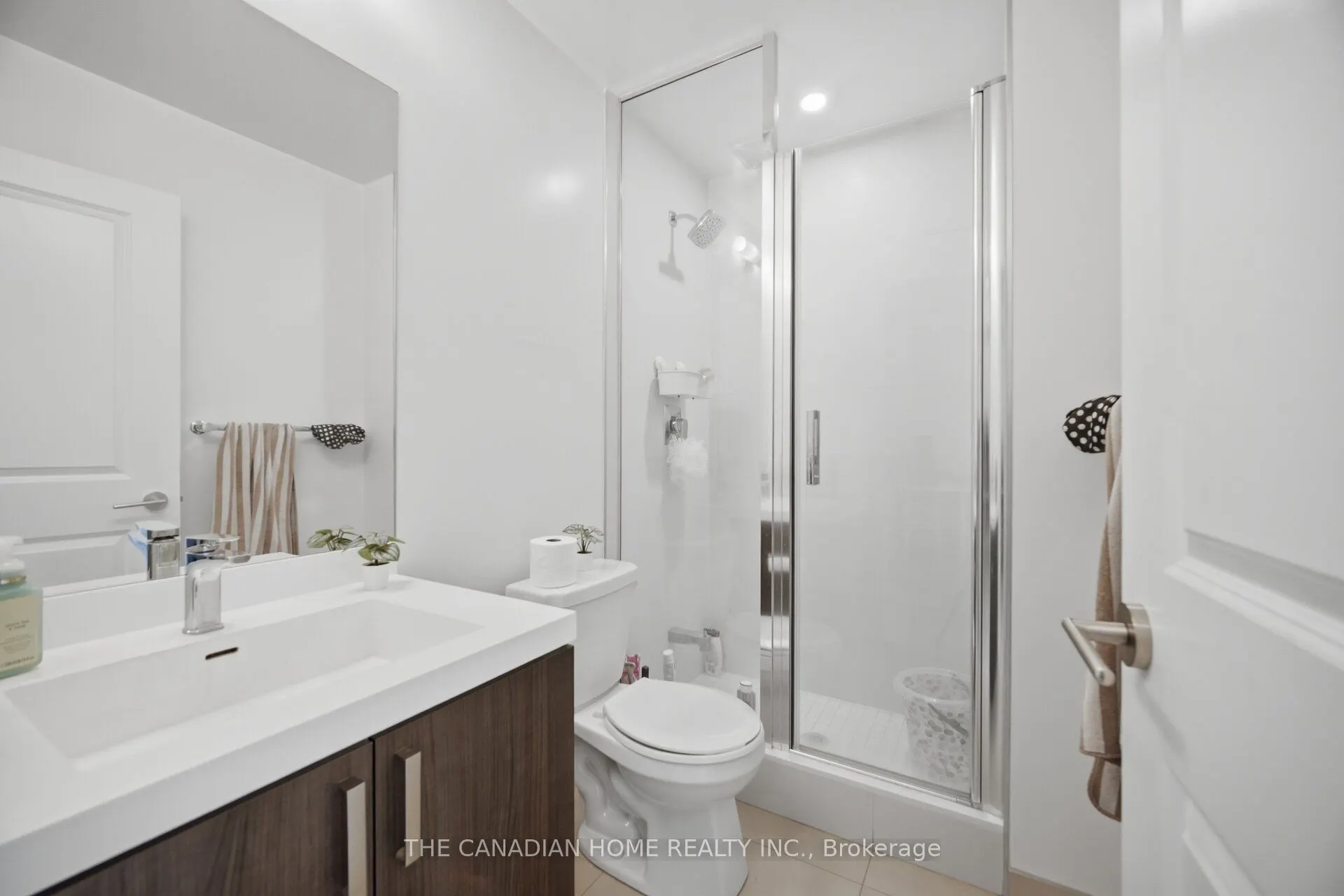8 Nahani Way E #3119
