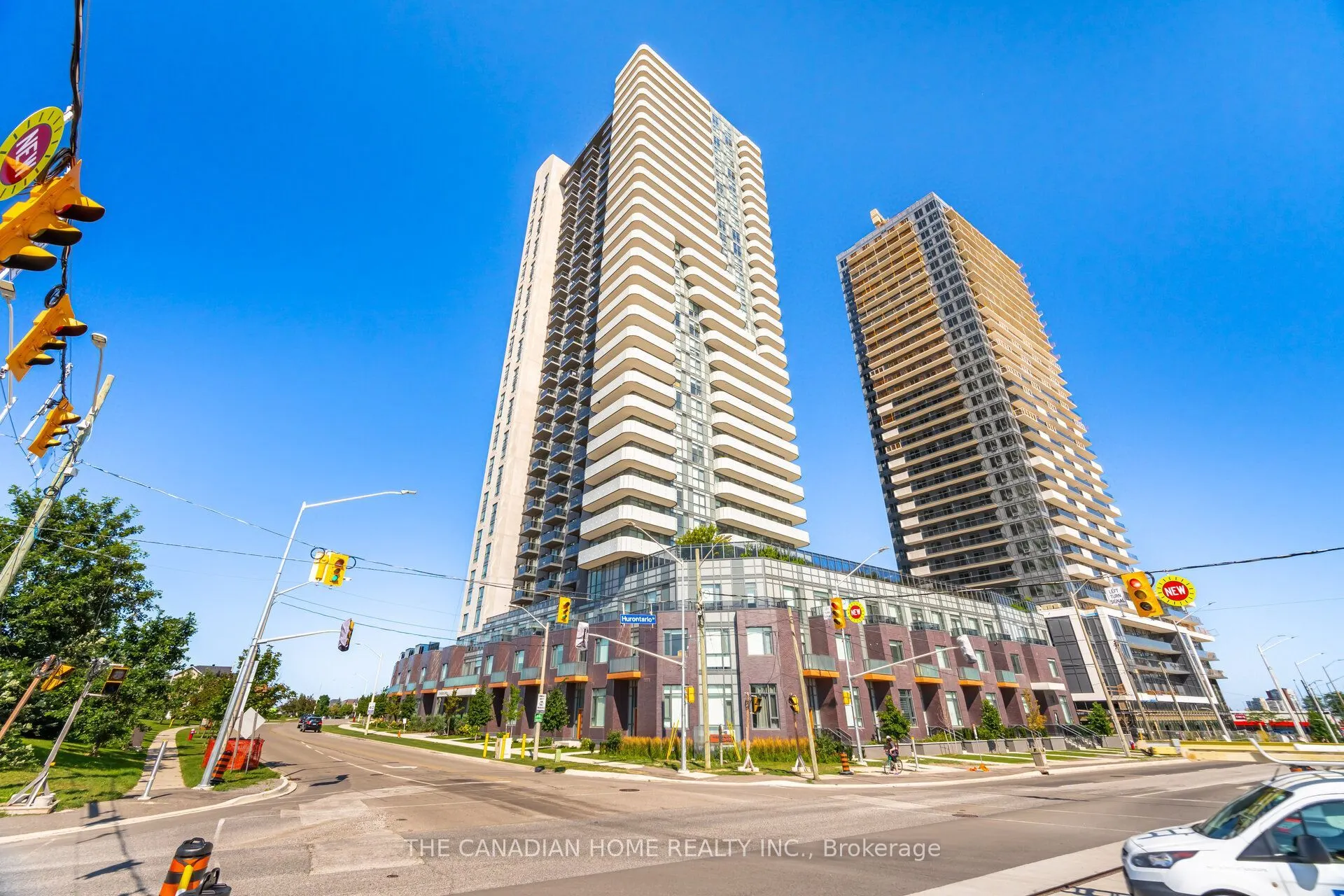 8 Nahani Way E #3119