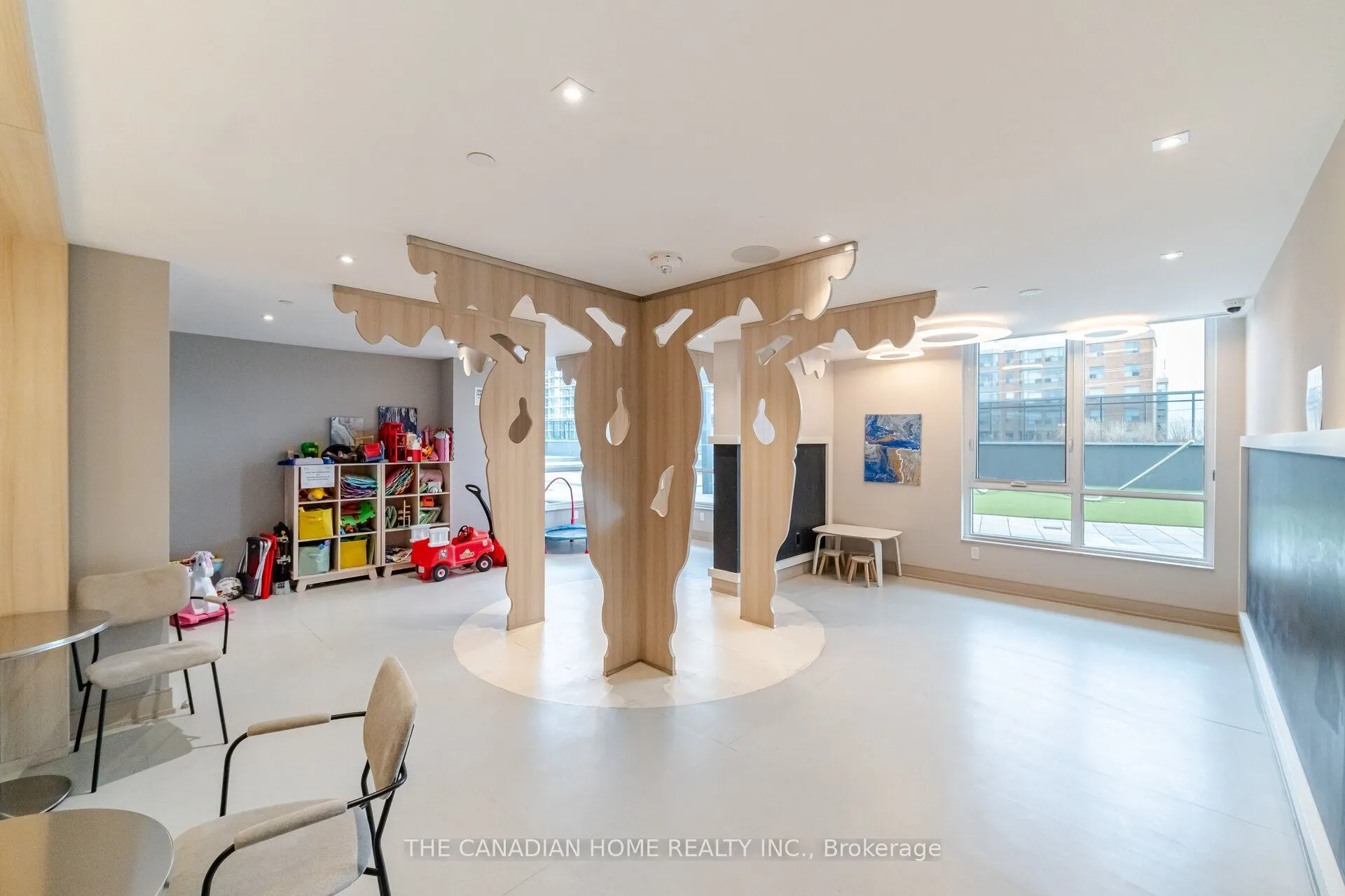 8 Nahani Way E #3119