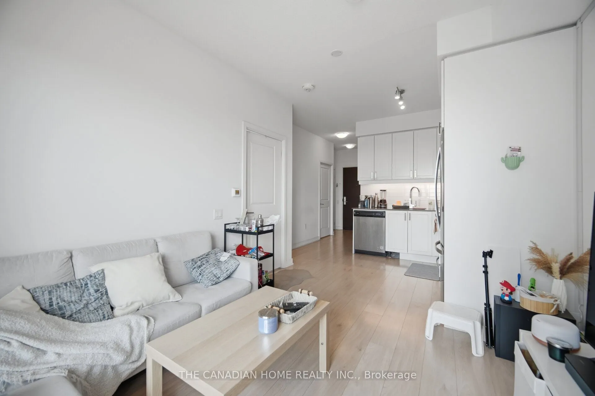 8 Nahani Way E #3119