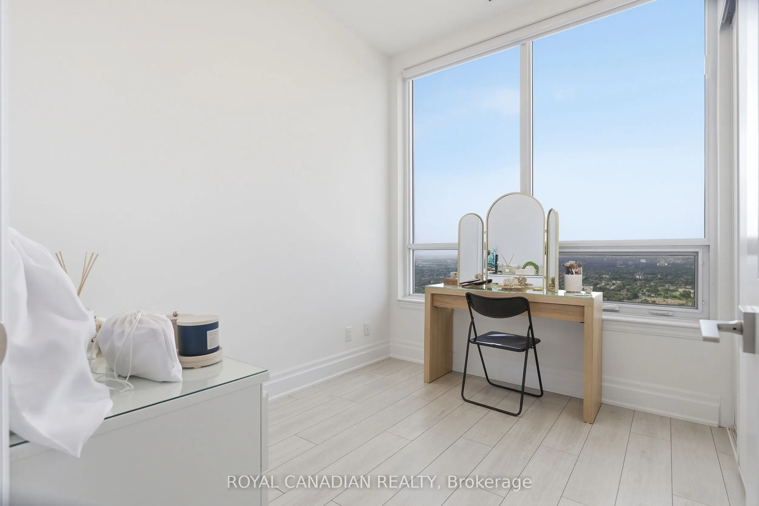 30 Elm Drive W #PH 02