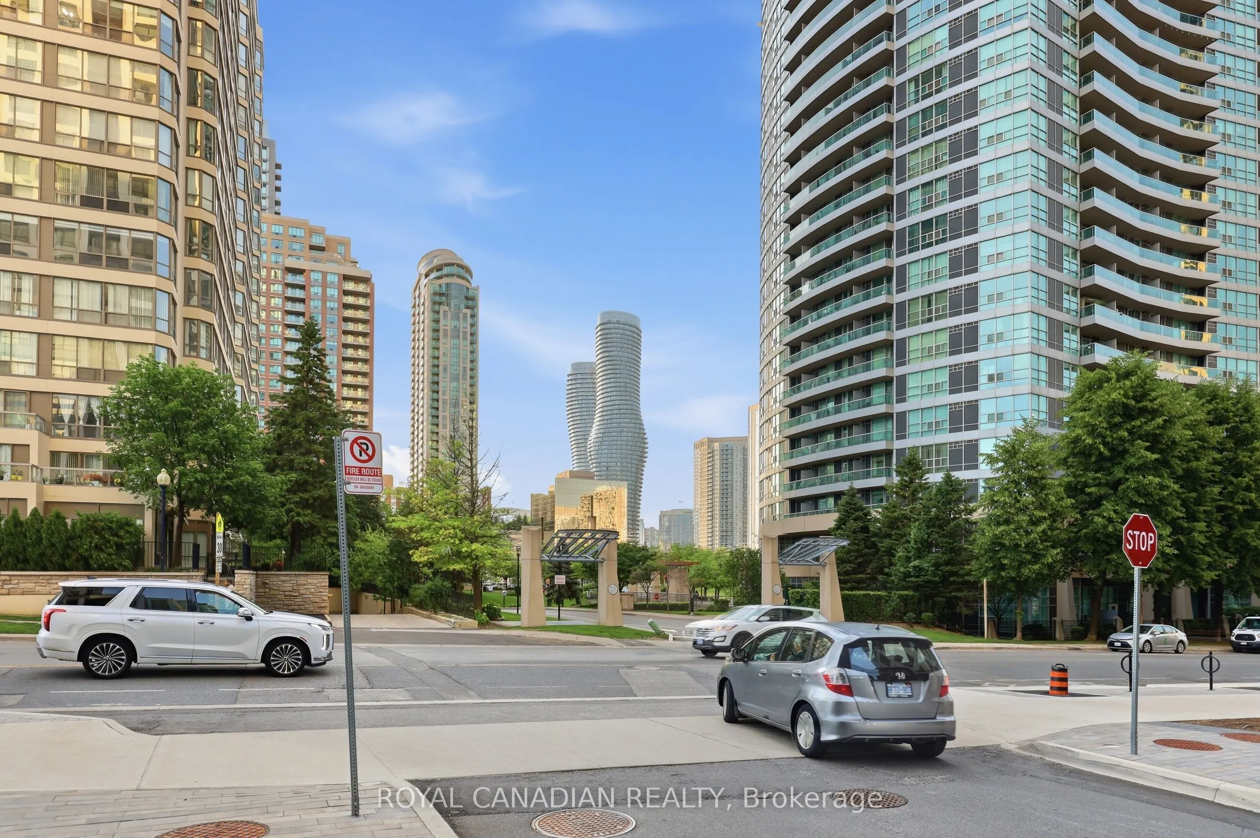 30 Elm Drive W #PH 02