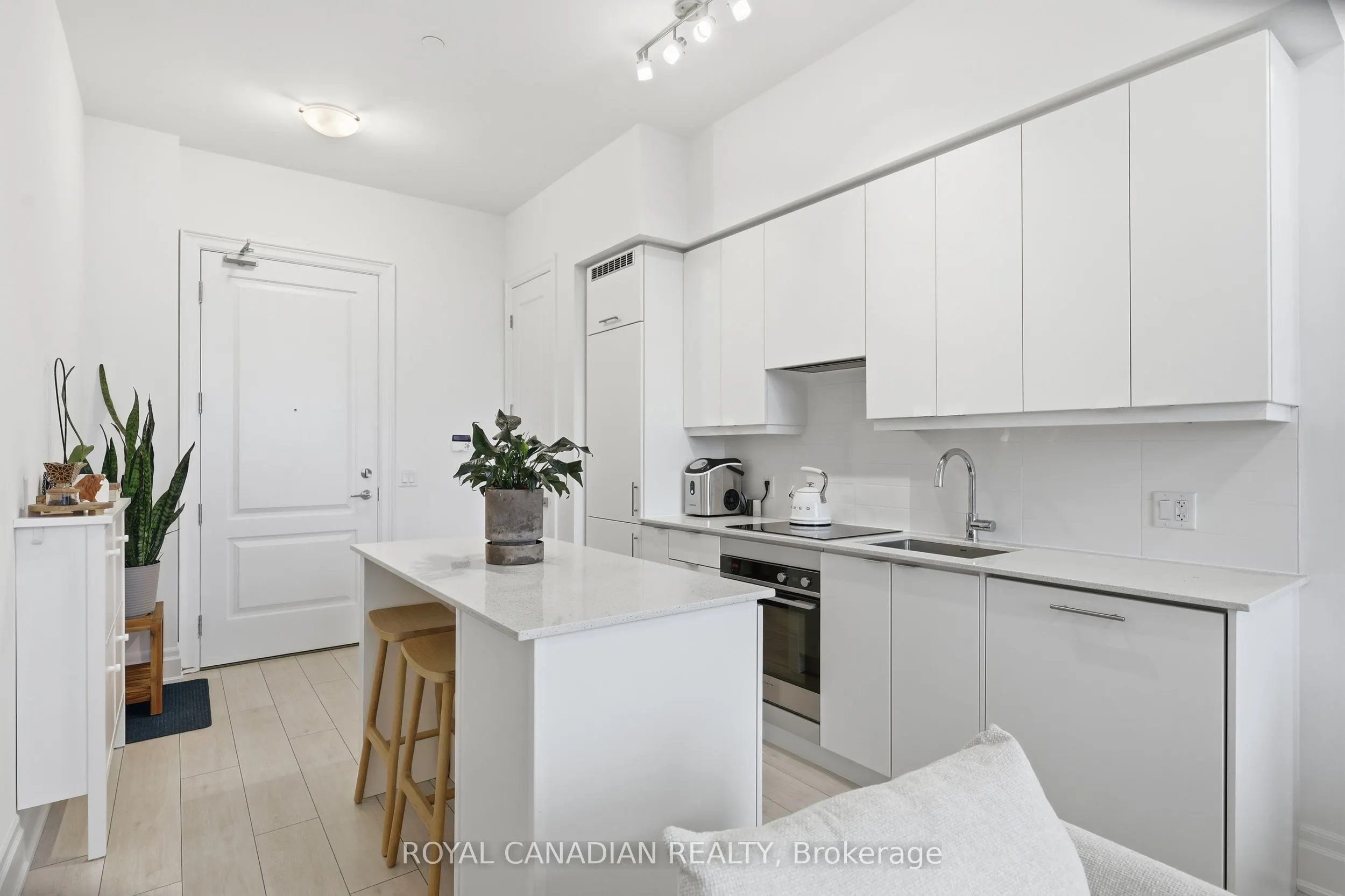 30 Elm Drive W #PH 02