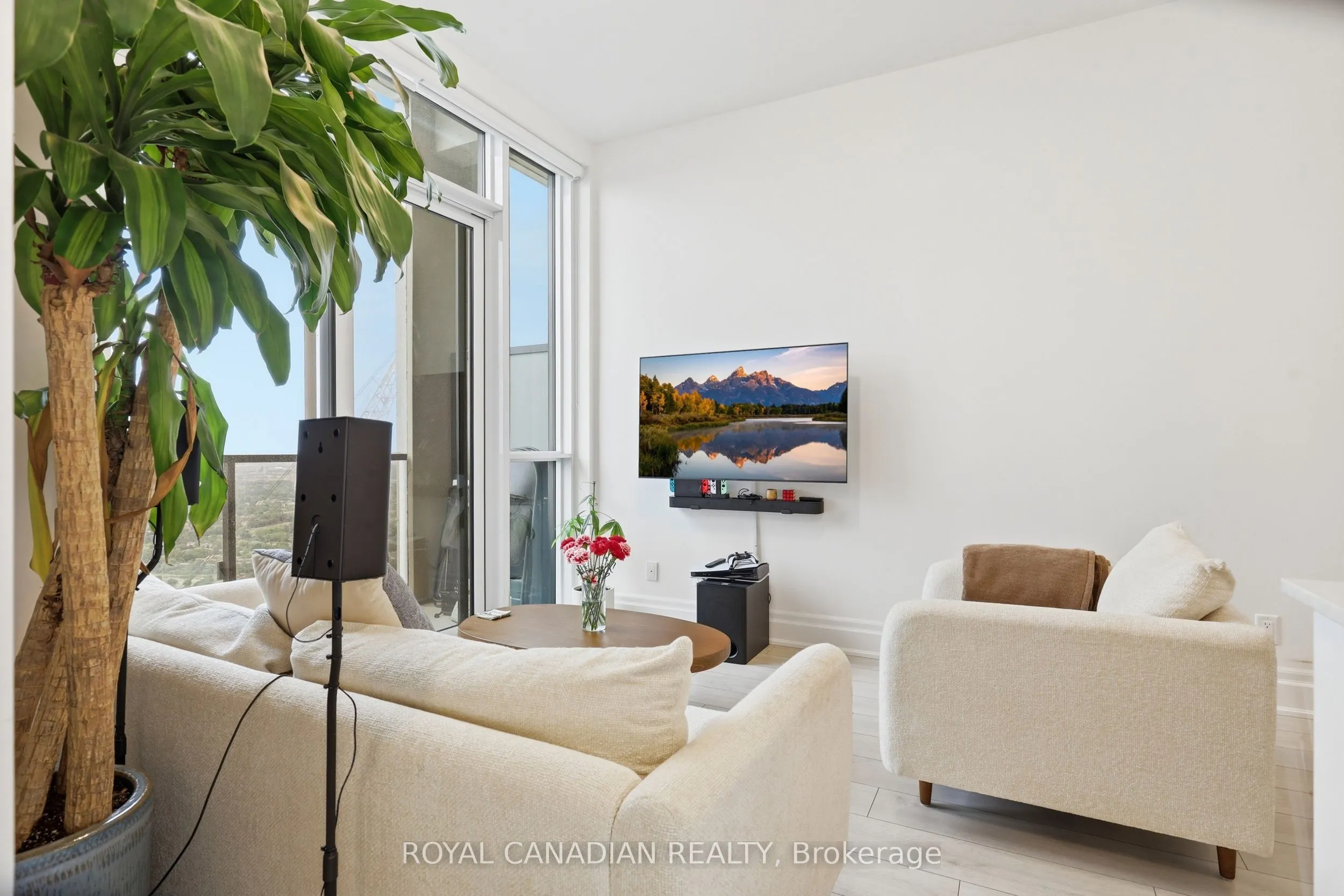 30 Elm Drive W #PH 02