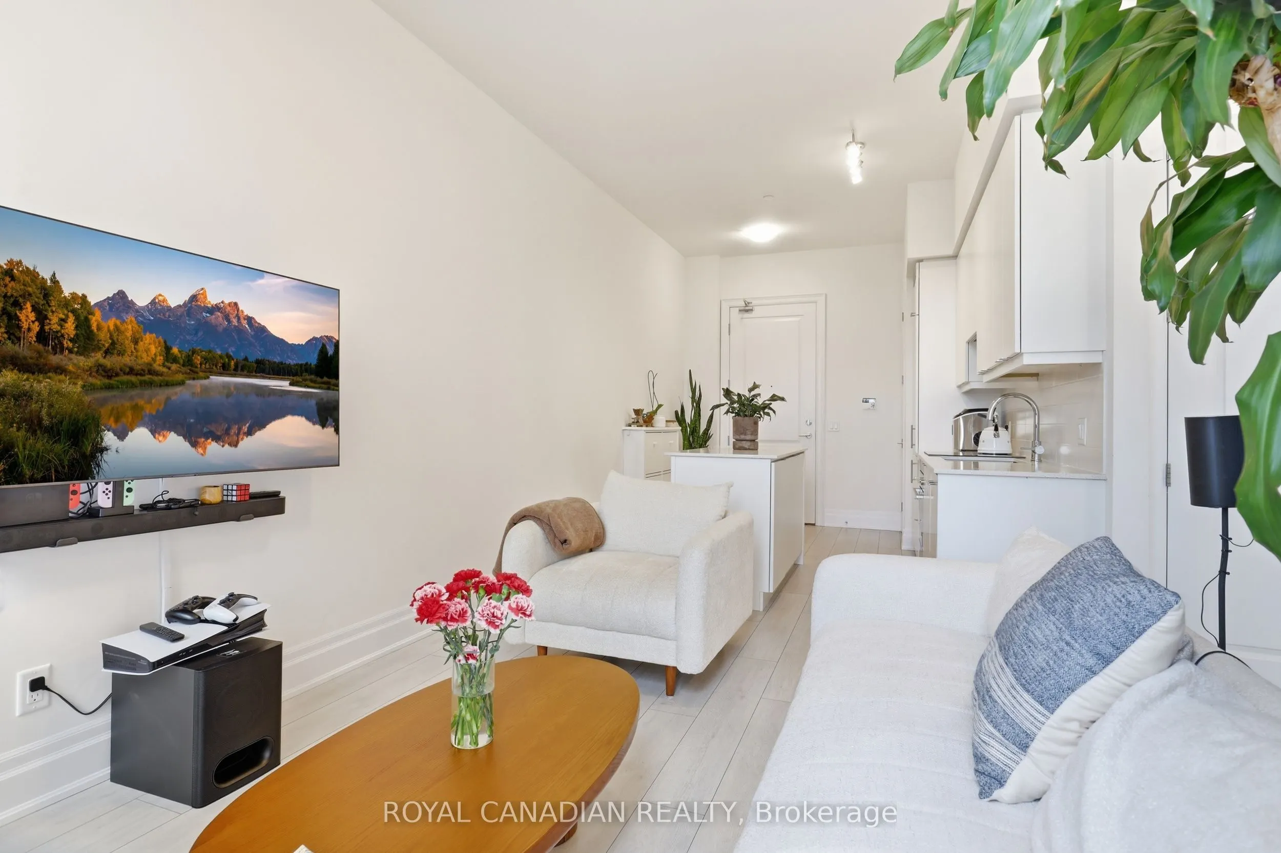 30 Elm Drive W #PH 02