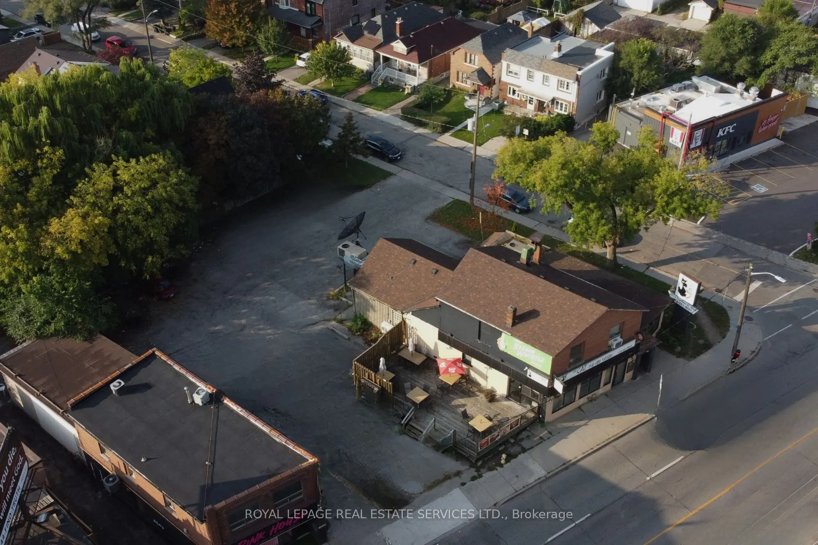 3513 Dundas Street W