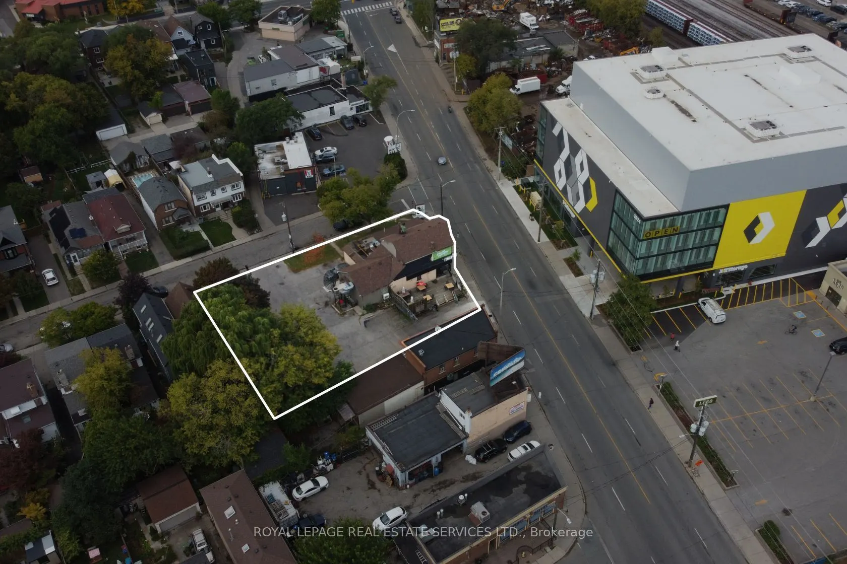3513 Dundas Street W