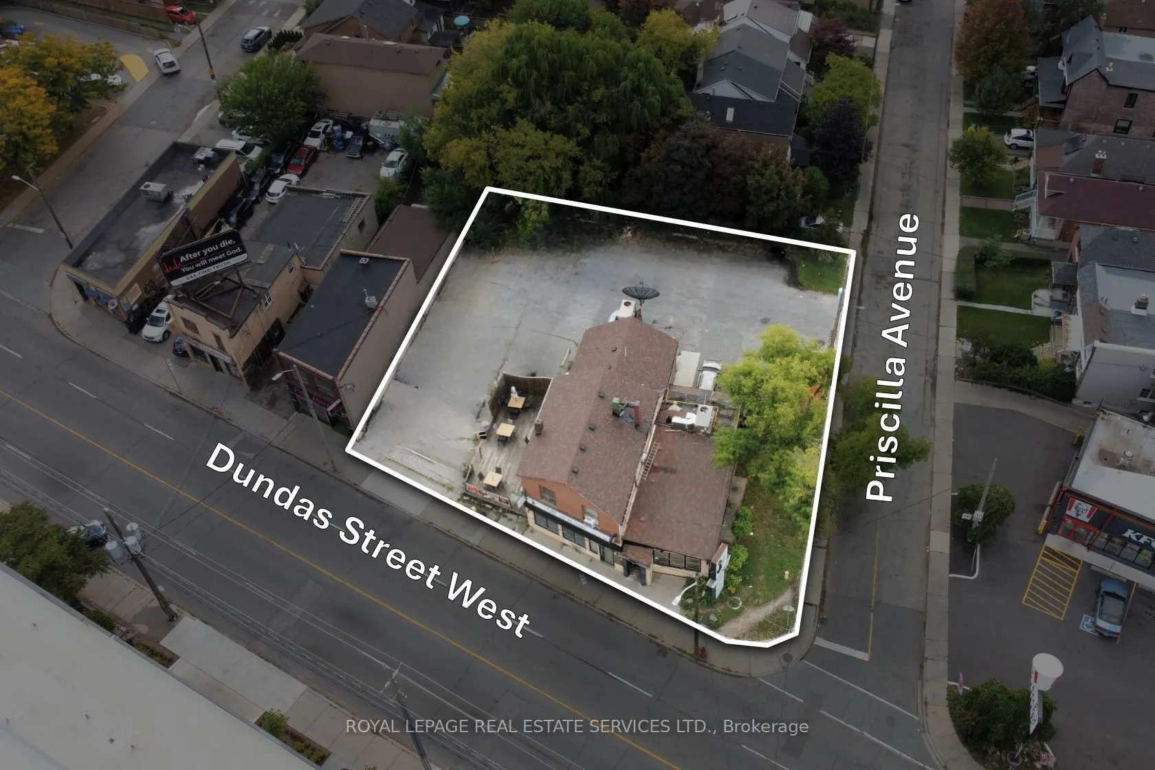 3513 Dundas Street W