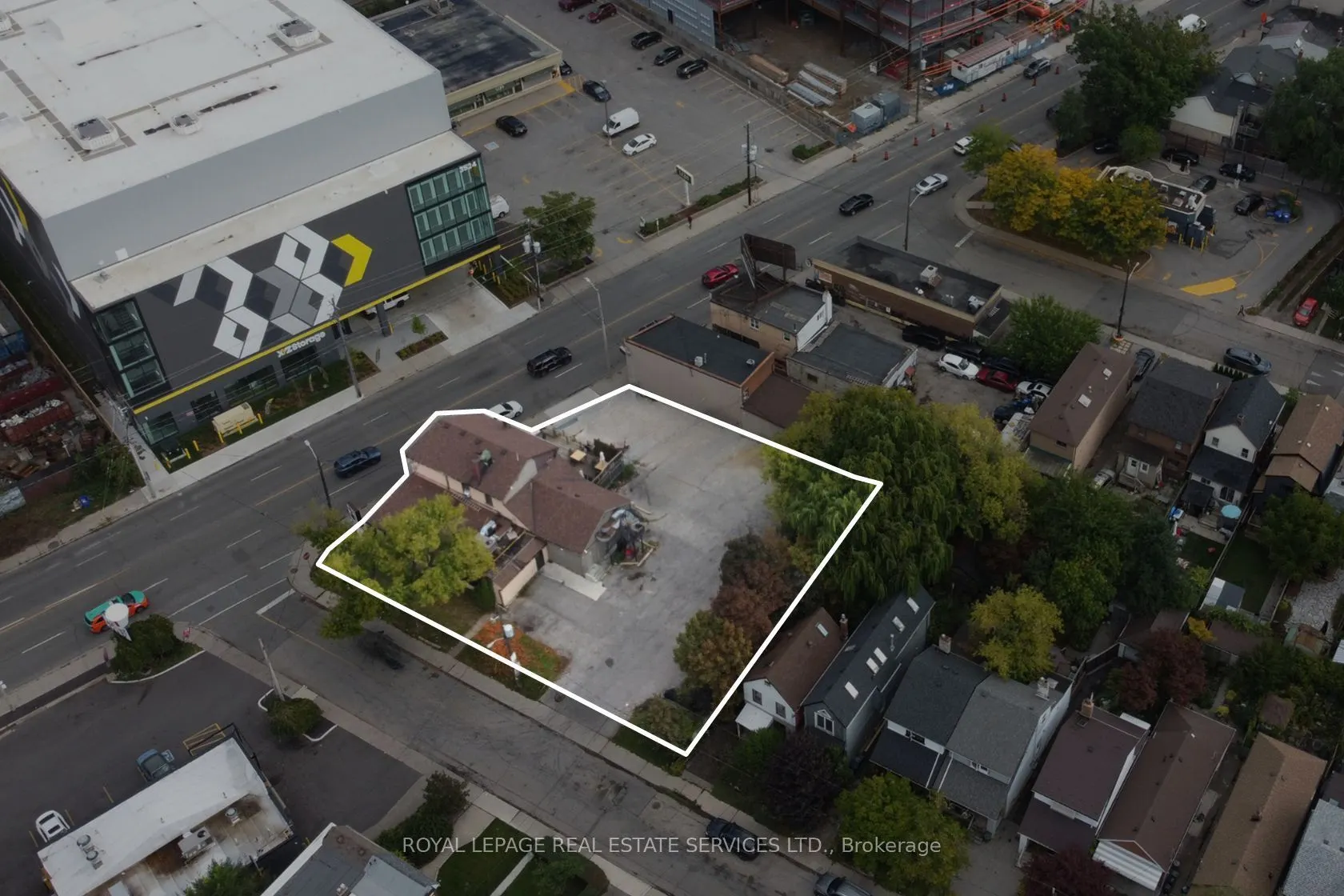 3513 Dundas Street W