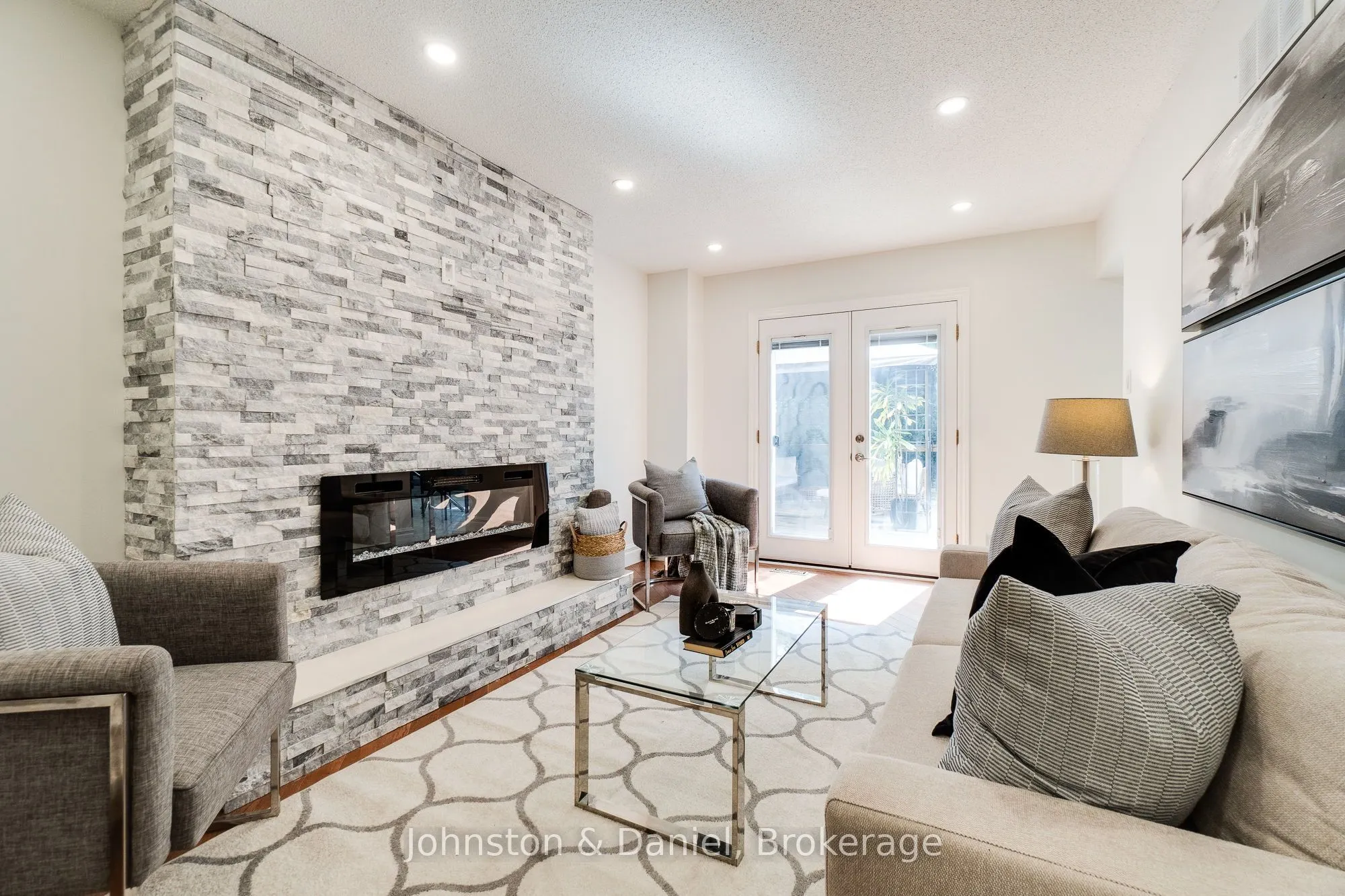 12 Jason Crescent