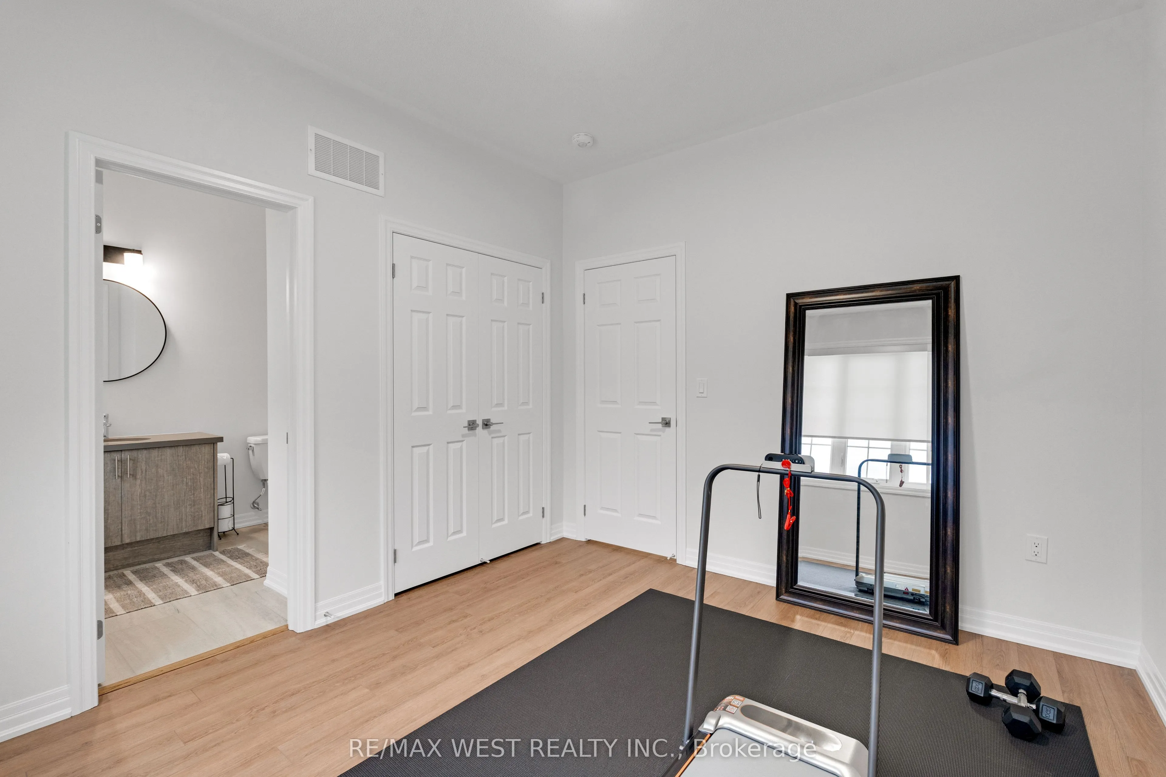 24 Hanton Crescent