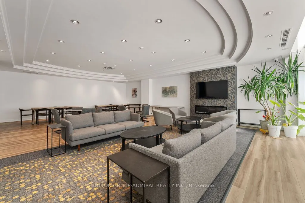 1001 Roselawn Avenue #124