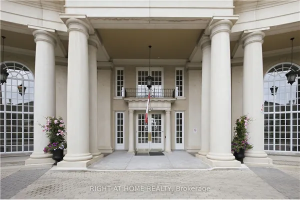 2285 Lake Shore Boulevard W