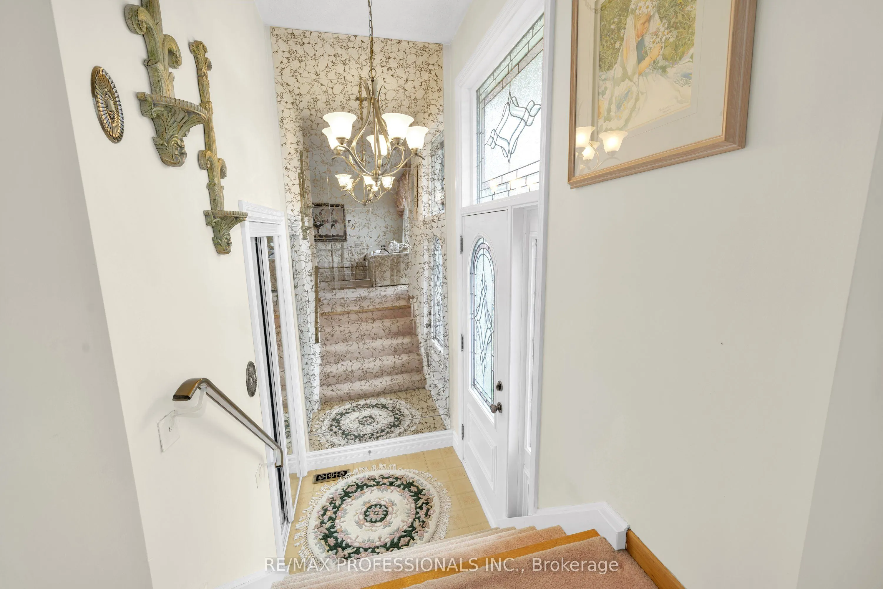 1877 Silverberry Crescent