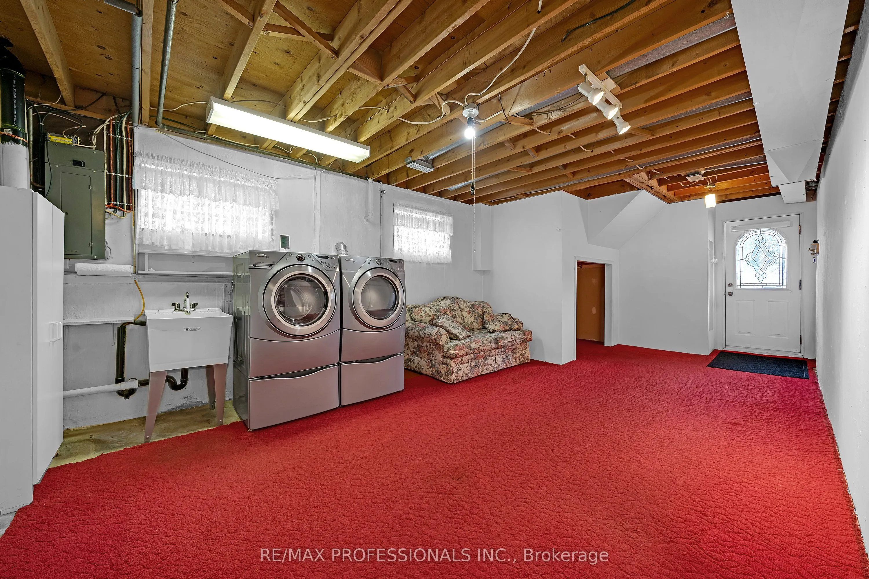 1877 Silverberry Crescent