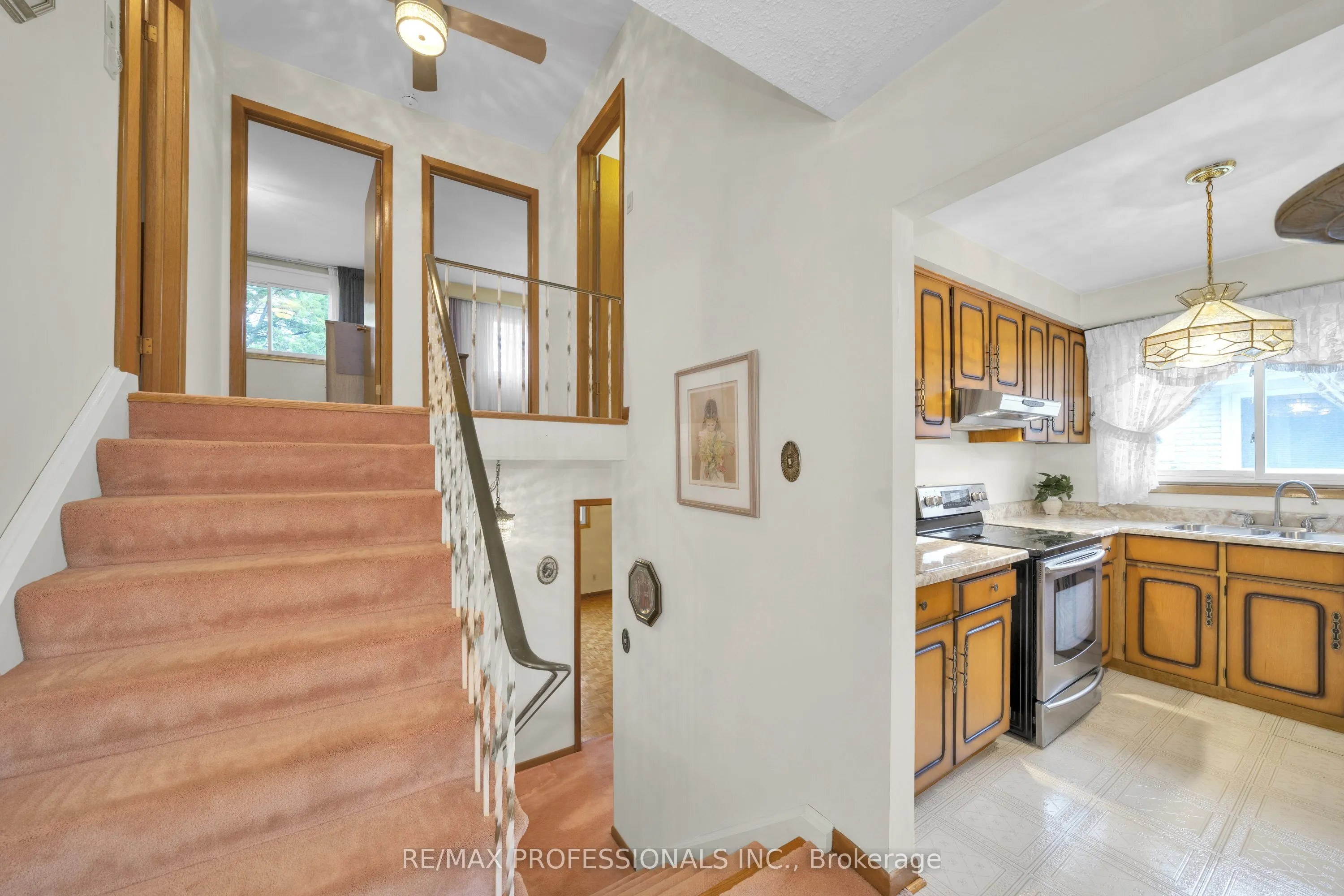 1877 Silverberry Crescent