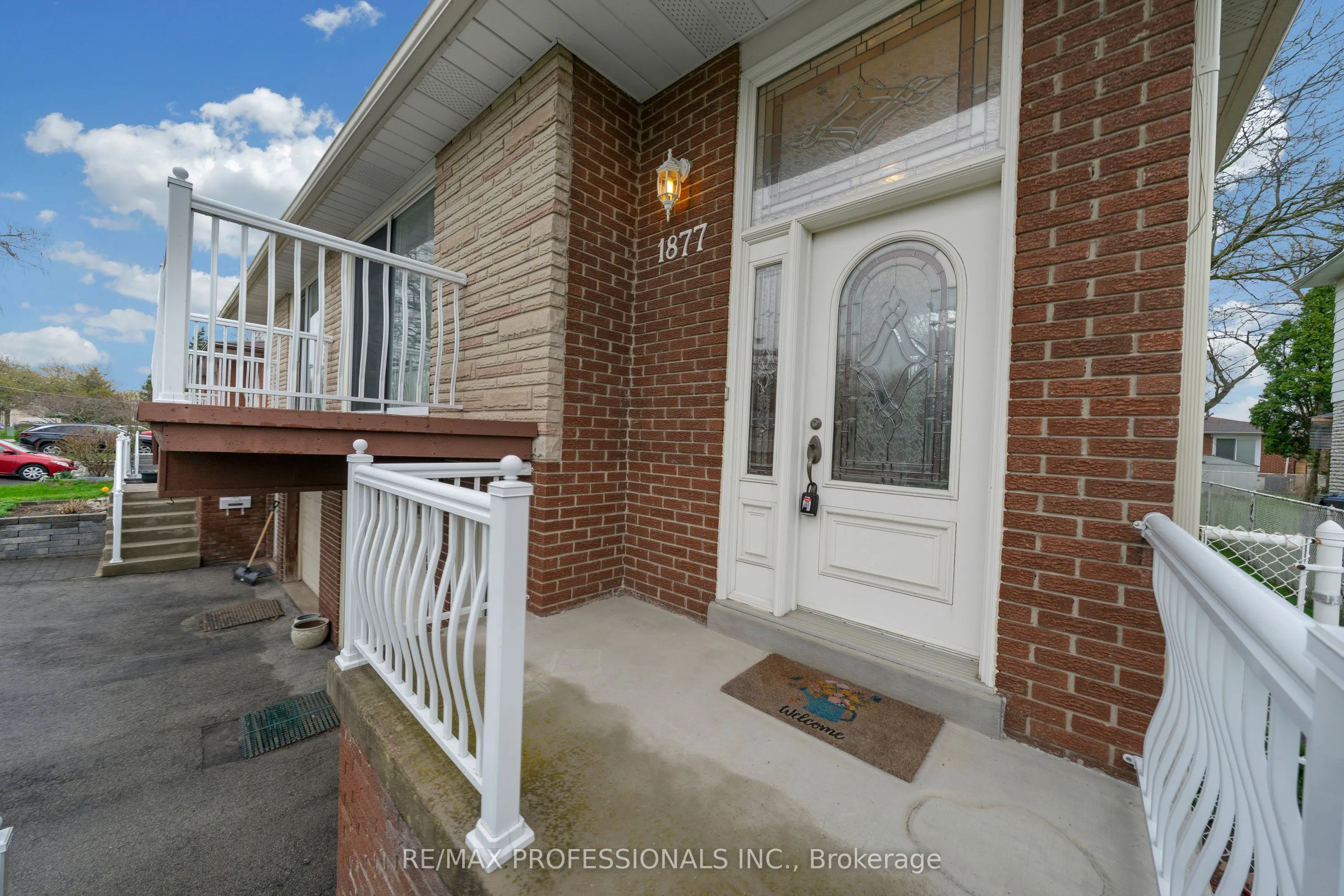 1877 Silverberry Crescent
