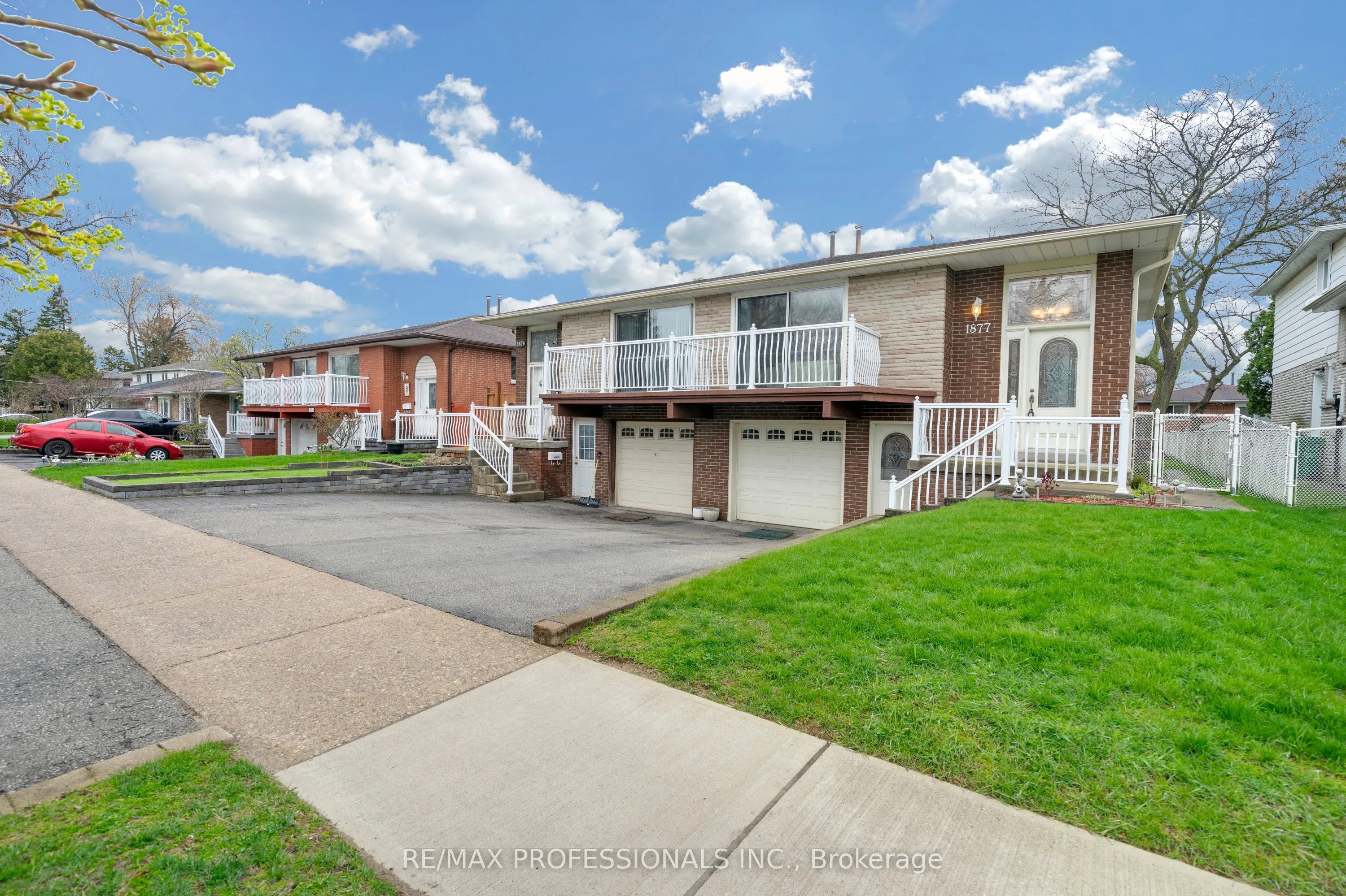 1877 Silverberry Crescent