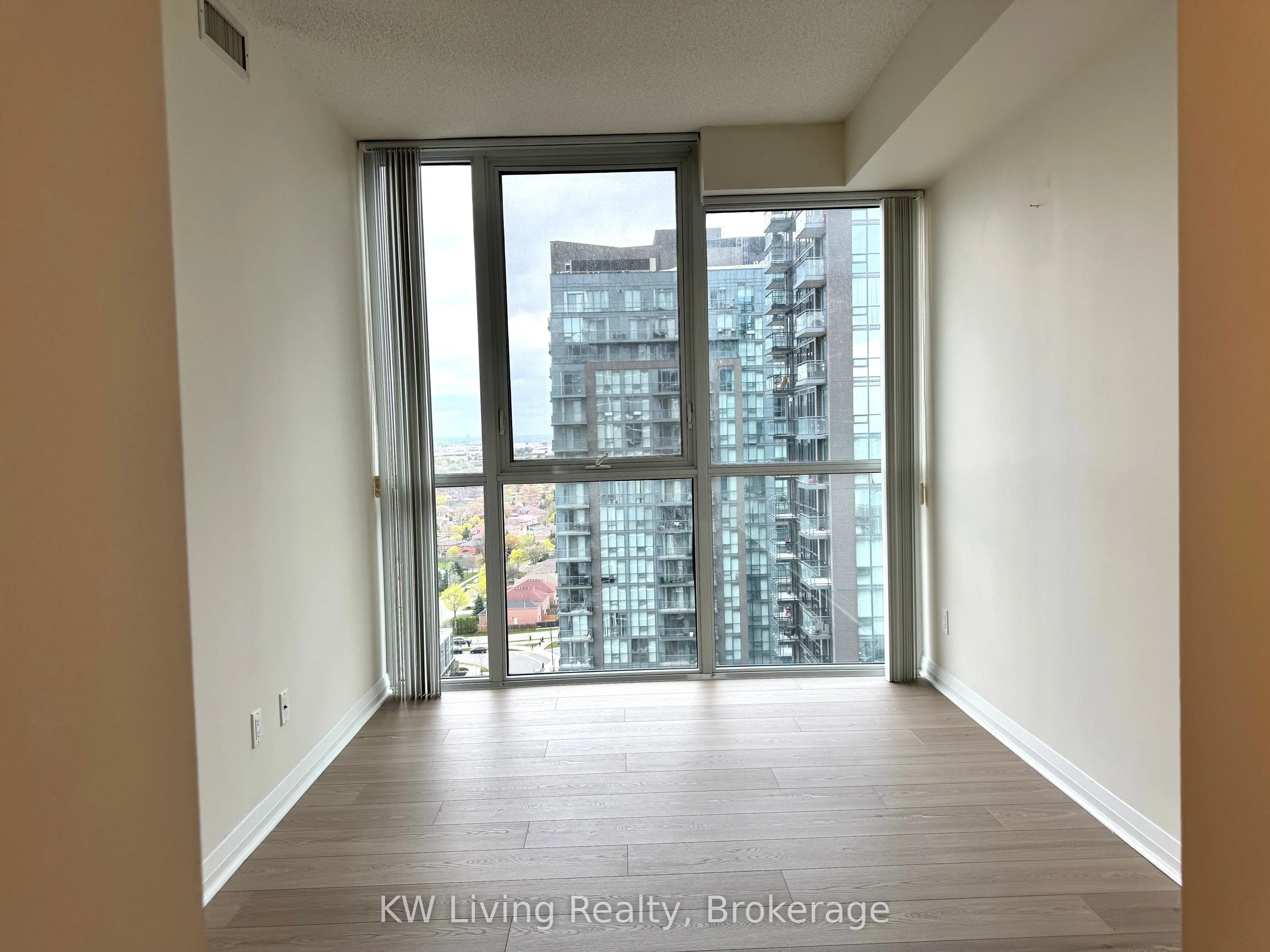 75 Eglinton Avenue W #1807