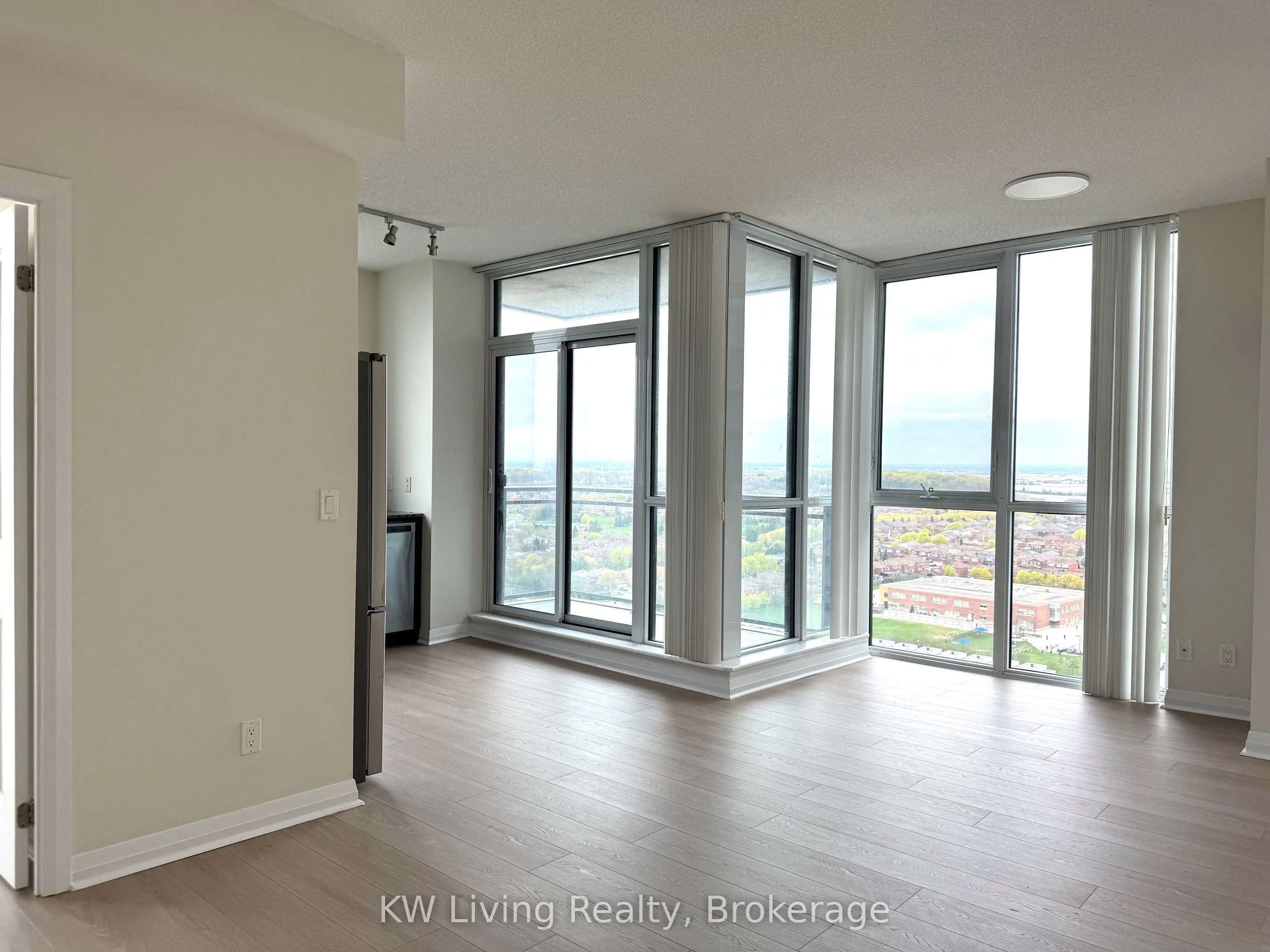75 Eglinton Avenue W #1807
