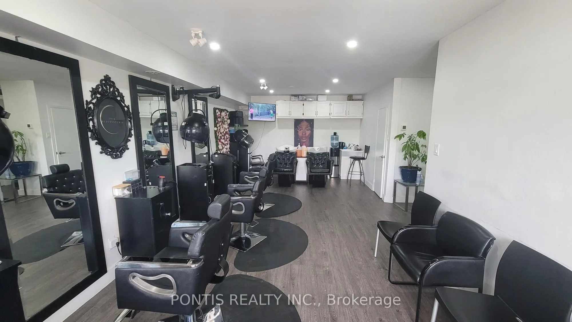 1728 LAKESHORE Road W #203