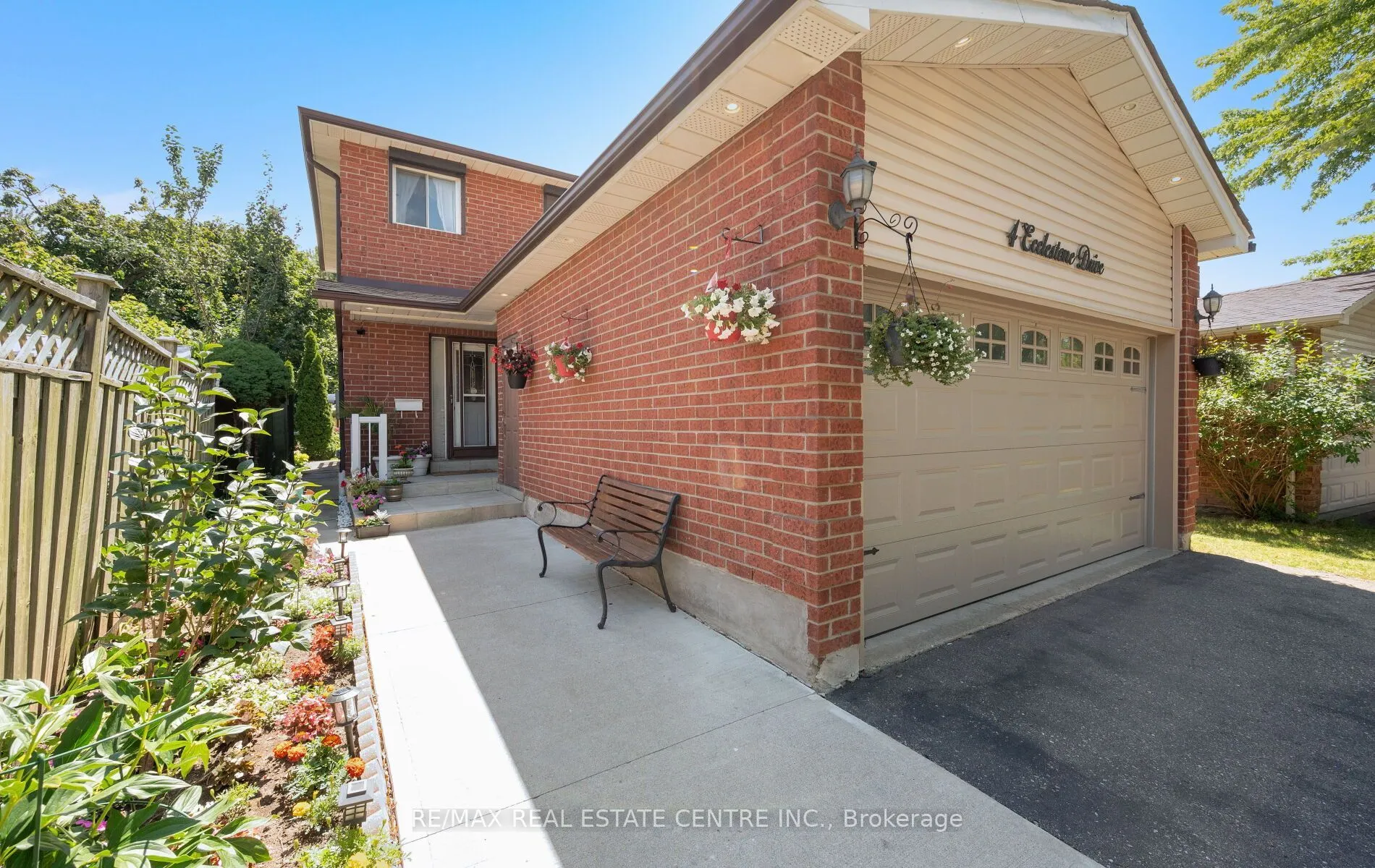 4 Ecclestone Drive