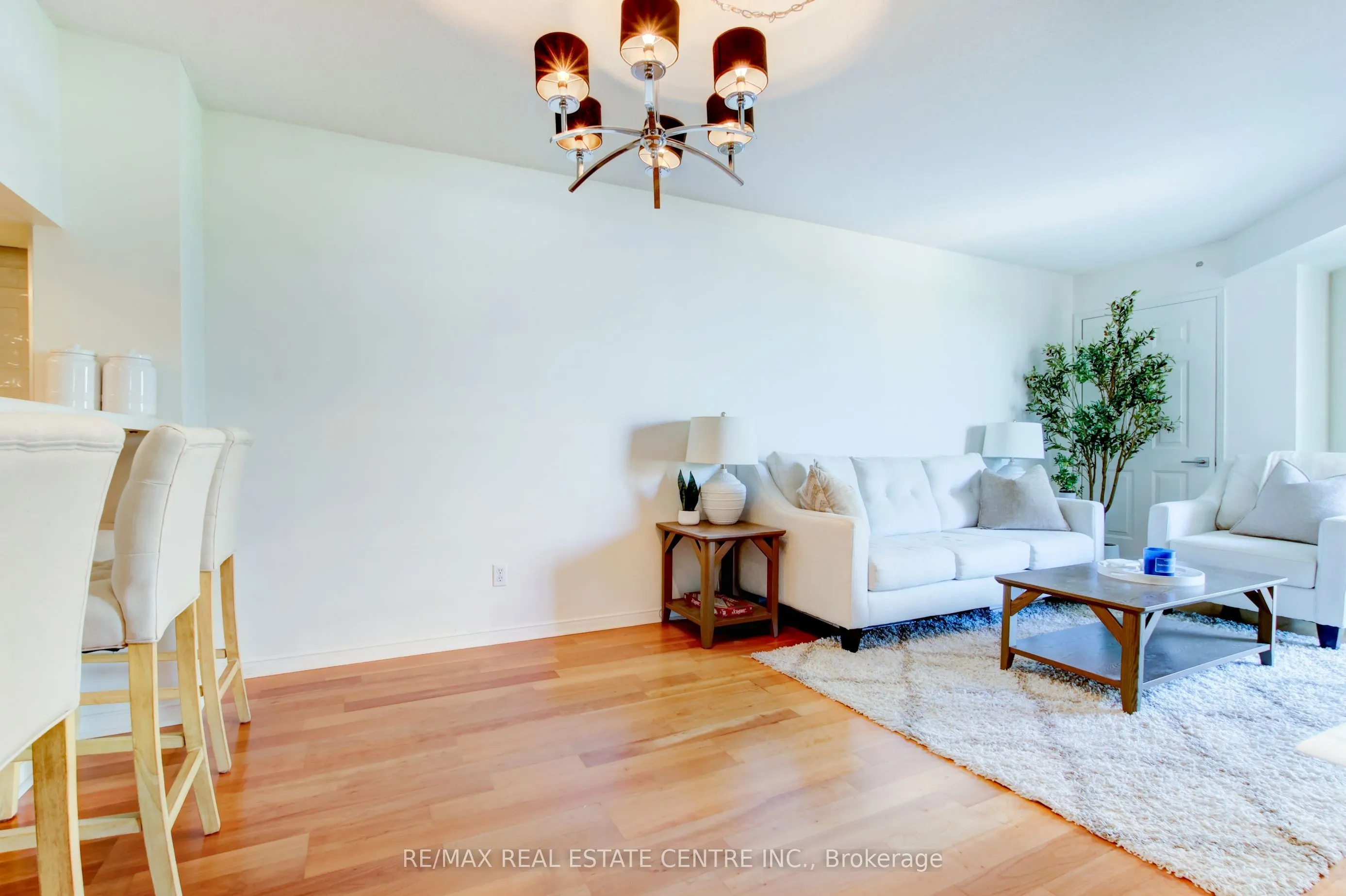 190 Manitoba Street #706