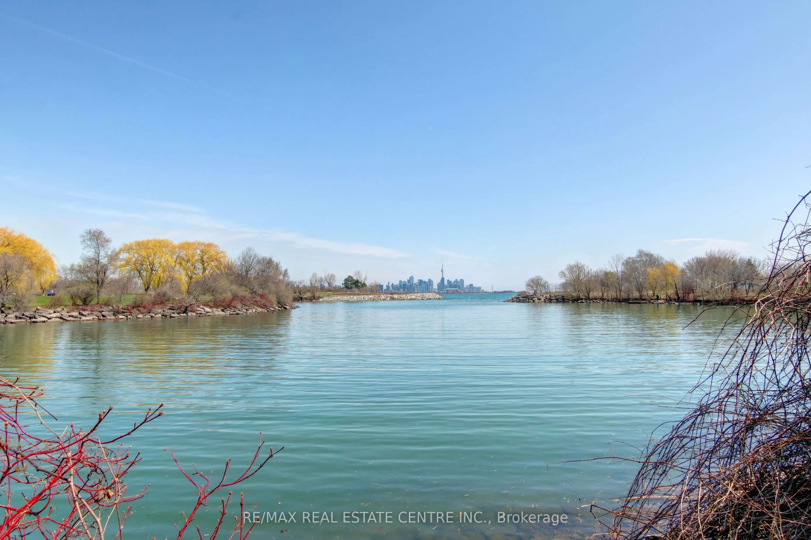 190 Manitoba Street #706
