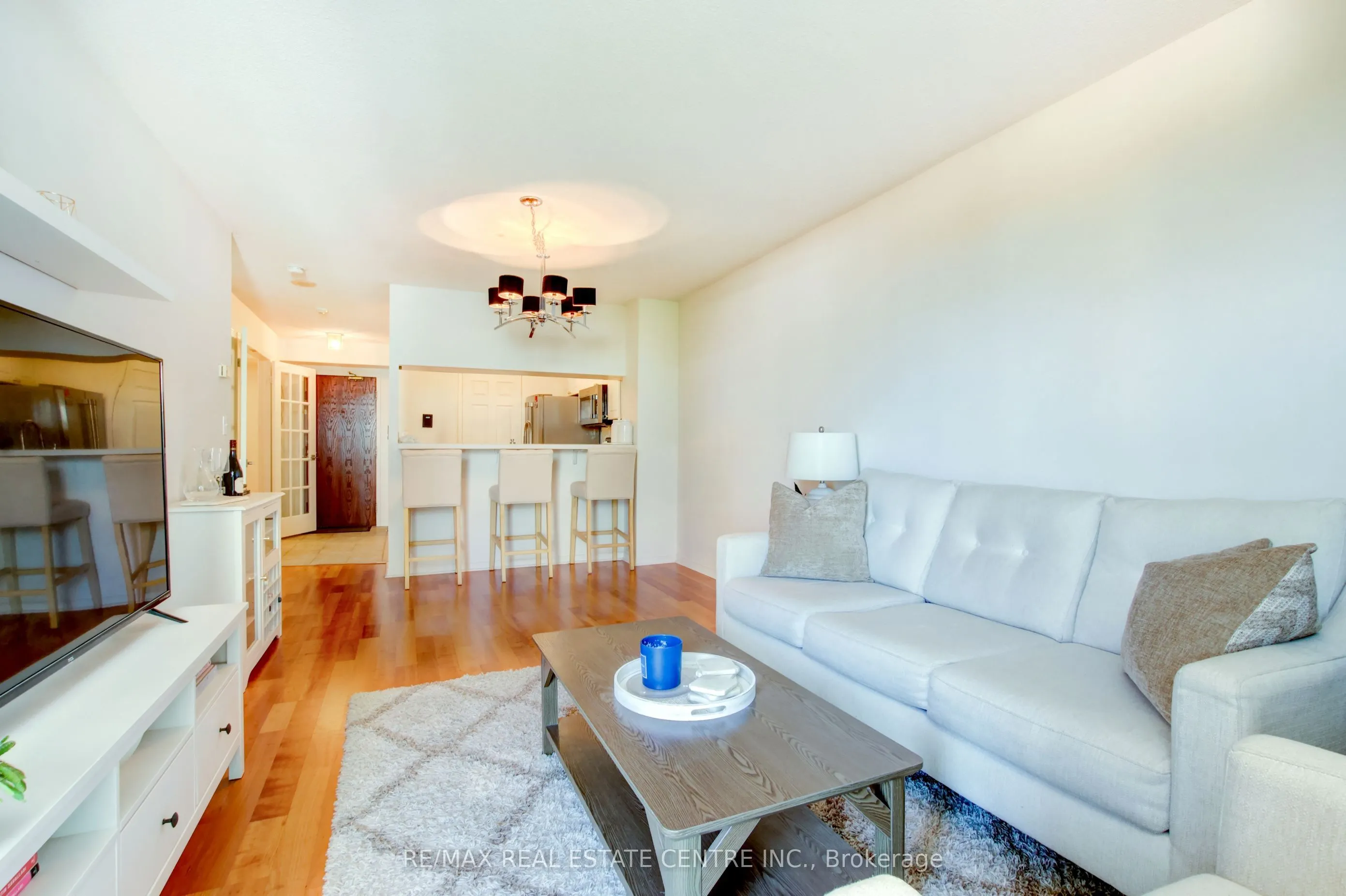 190 Manitoba Street #706