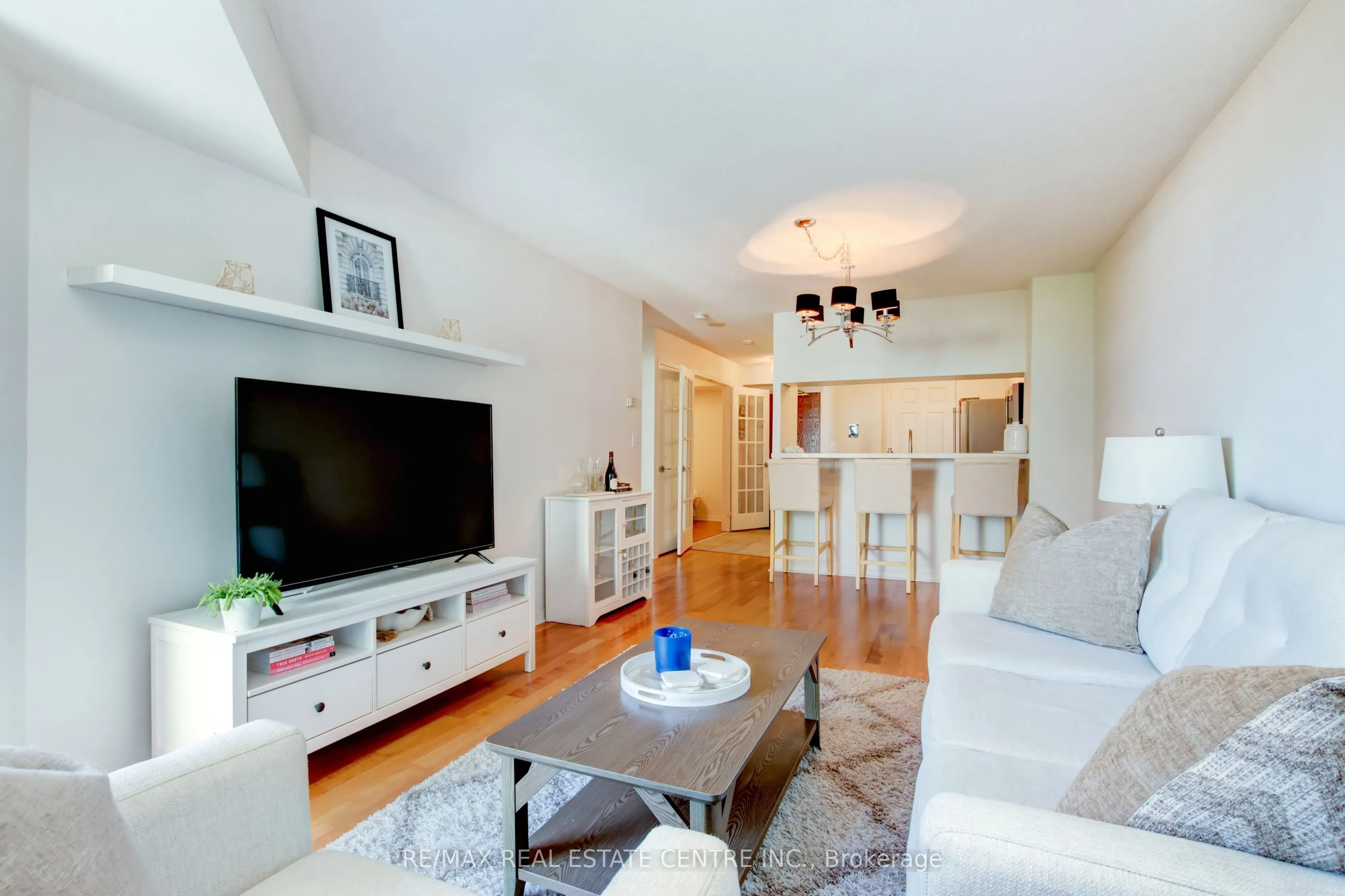 190 Manitoba Street #706