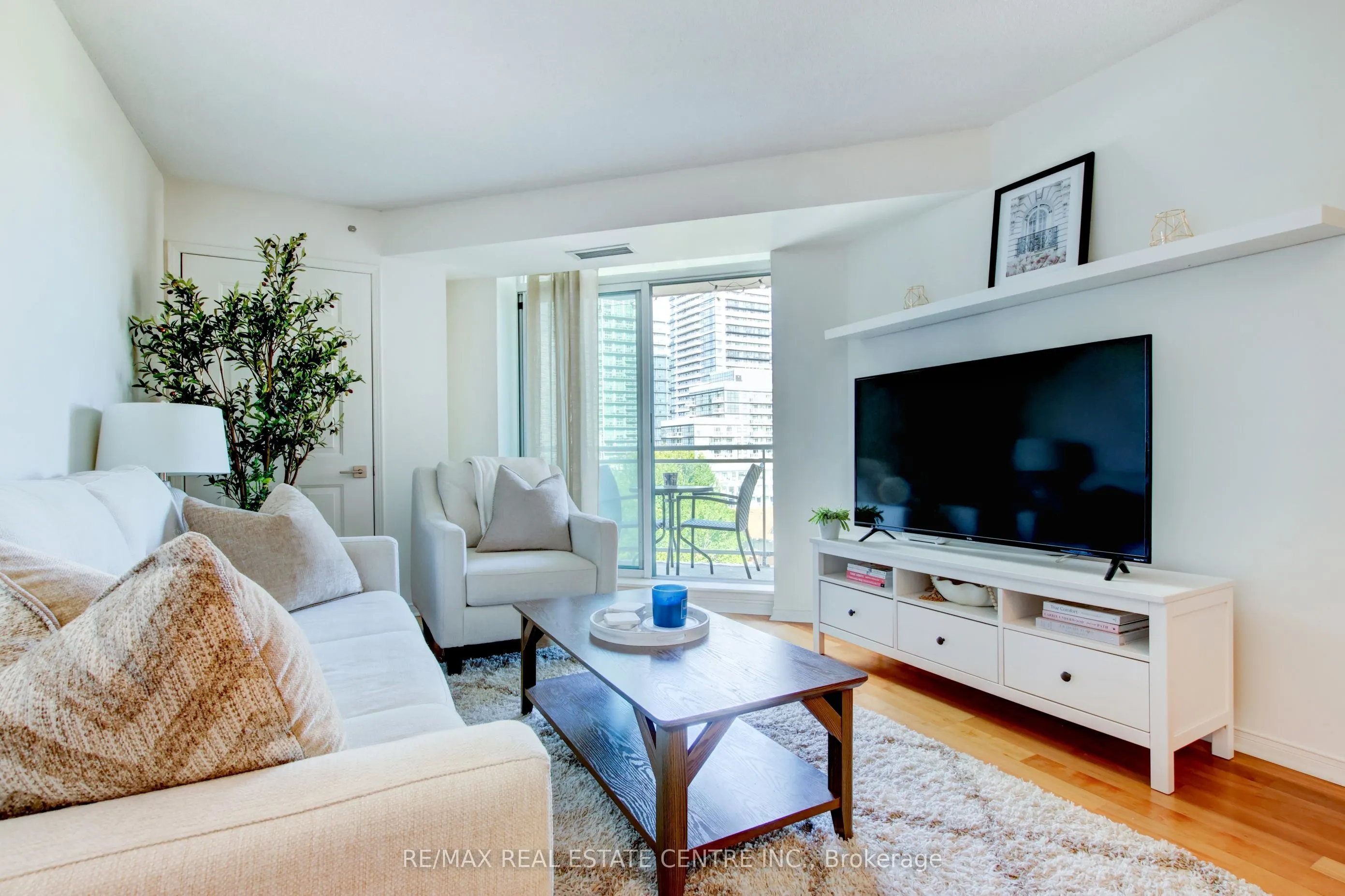 190 Manitoba Street #706