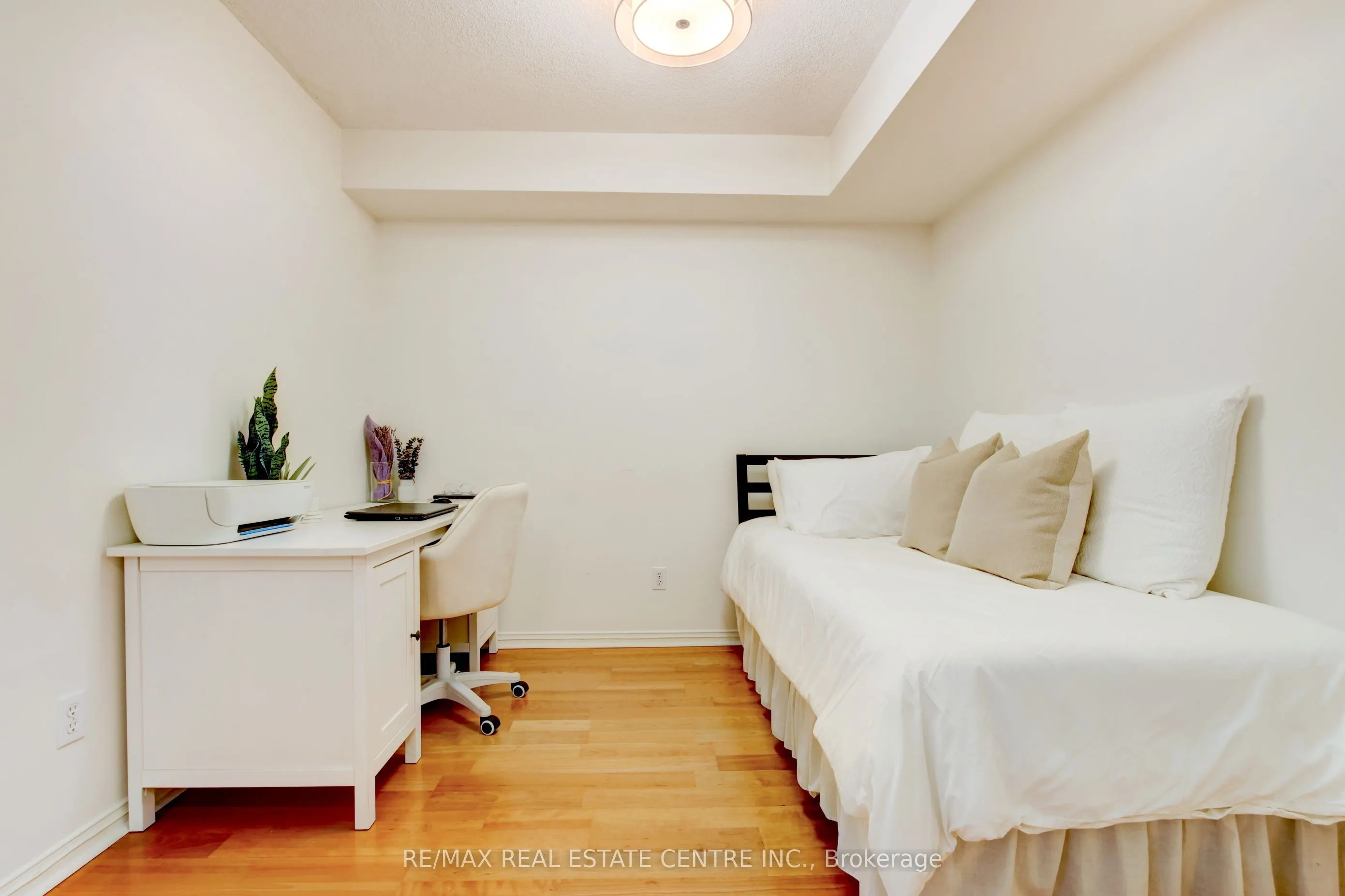 190 Manitoba Street #706