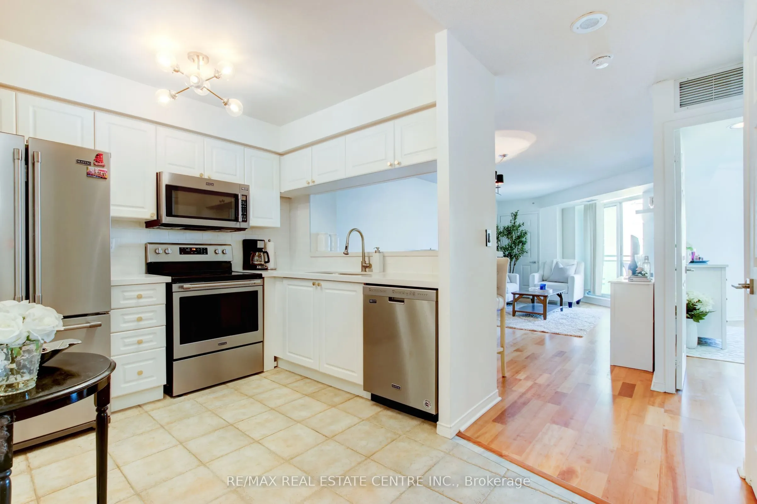 190 Manitoba Street #706