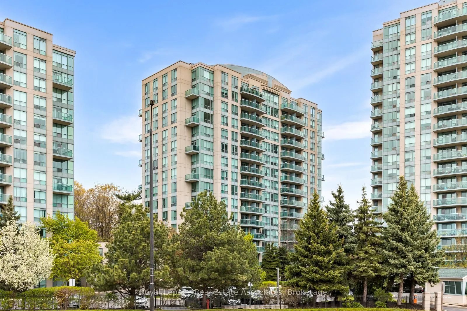 2565 Erin Centre Boulevard #PH7
