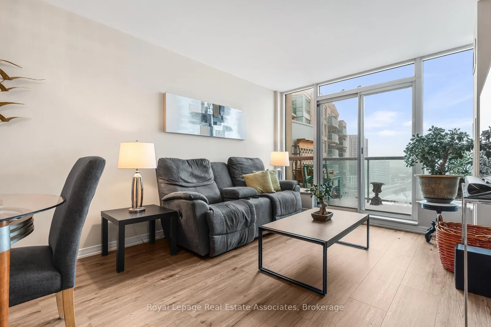 2565 Erin Centre Boulevard #PH7