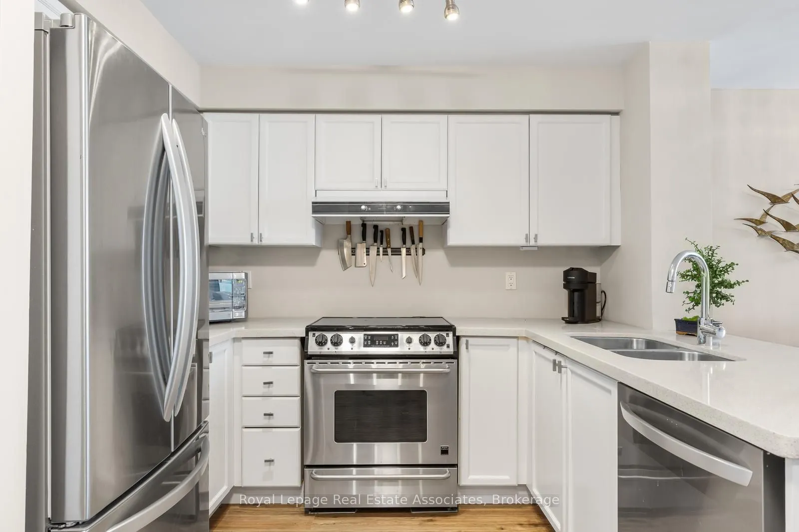 2565 Erin Centre Boulevard #PH7
