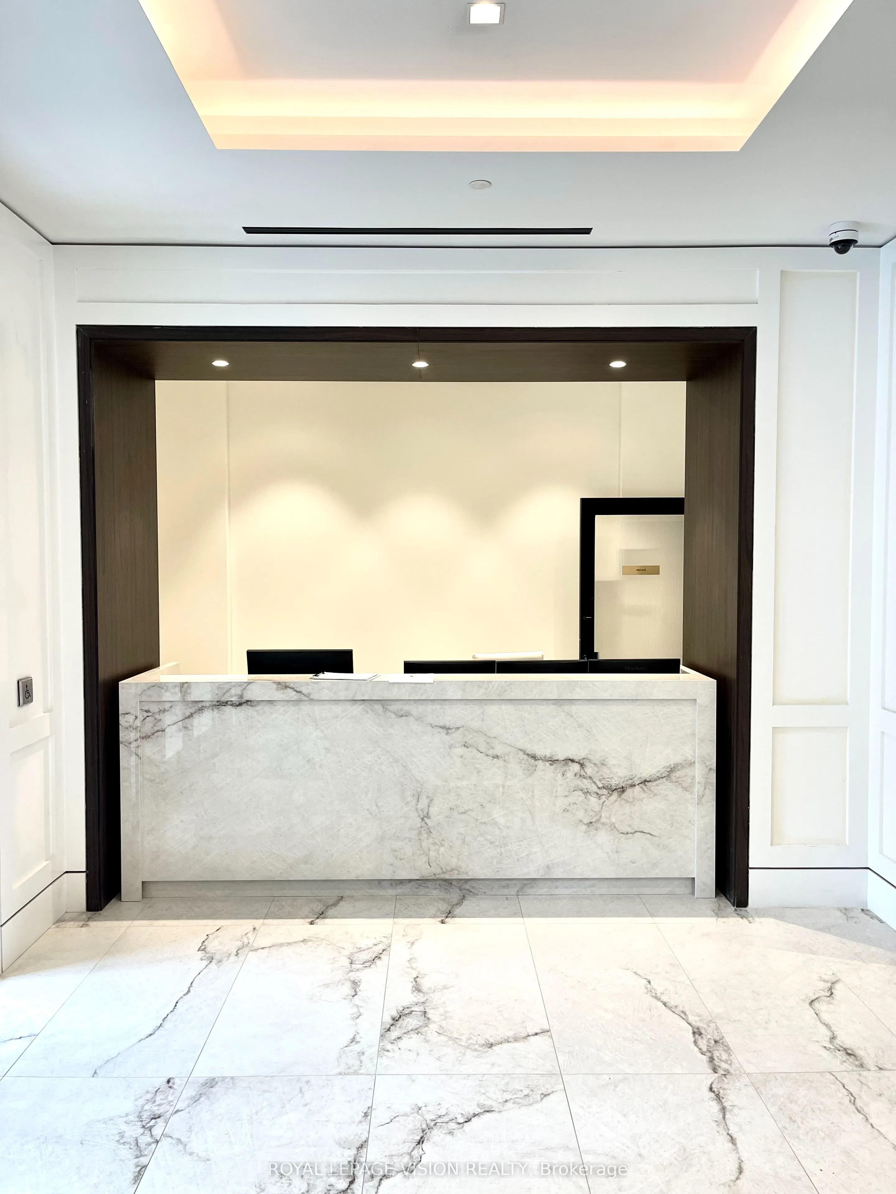 4010 Eglinton Avenue W #911