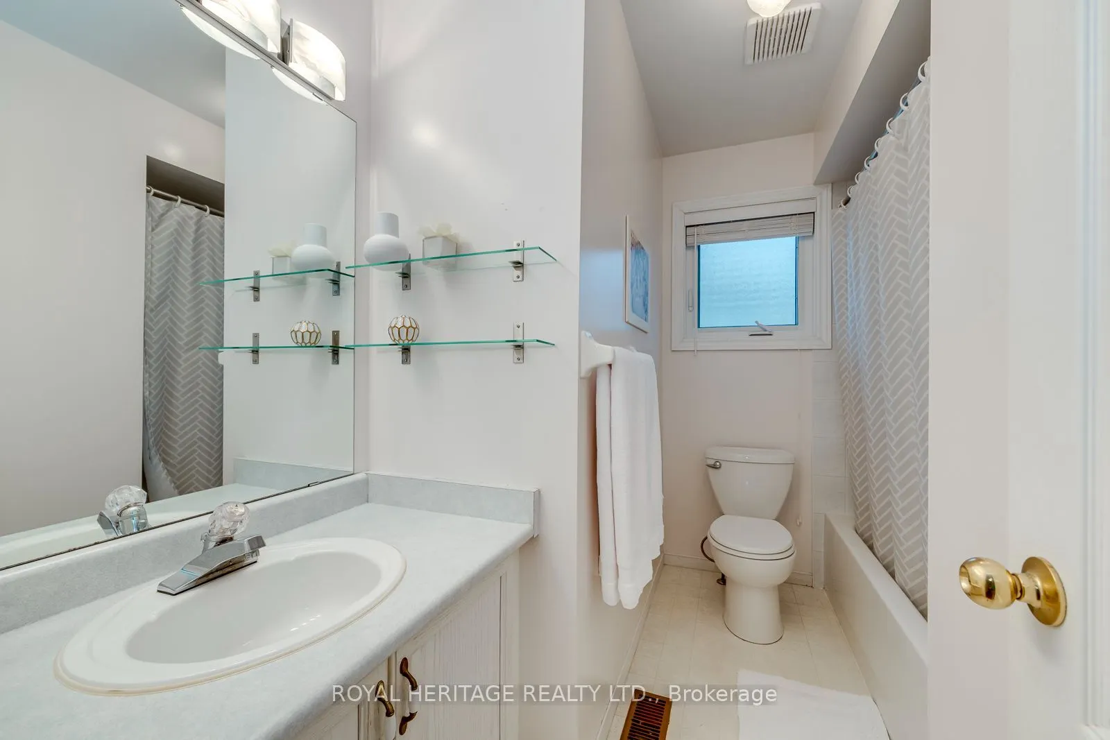 1451 Ravensmoor Crescent