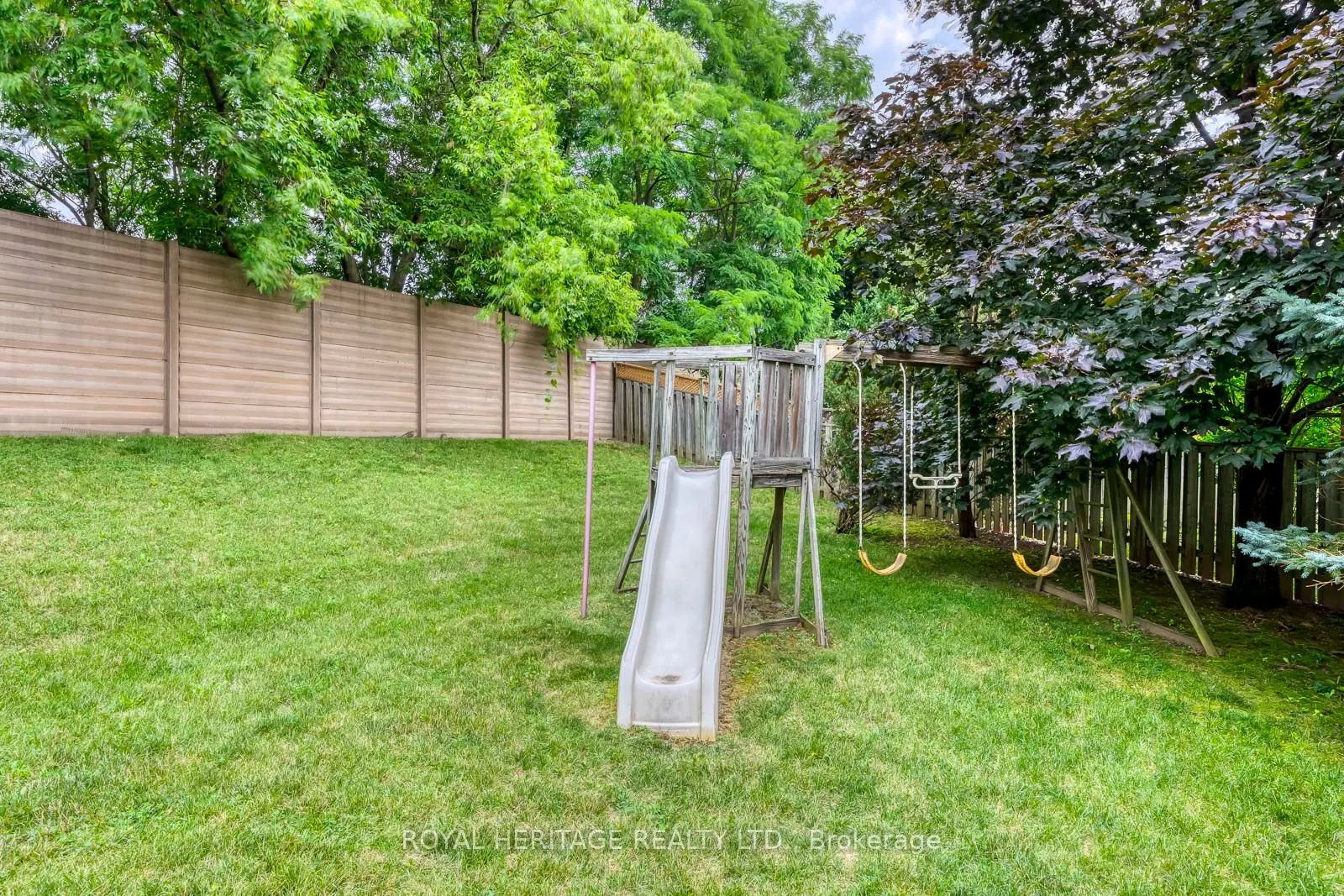 1451 Ravensmoor Crescent
