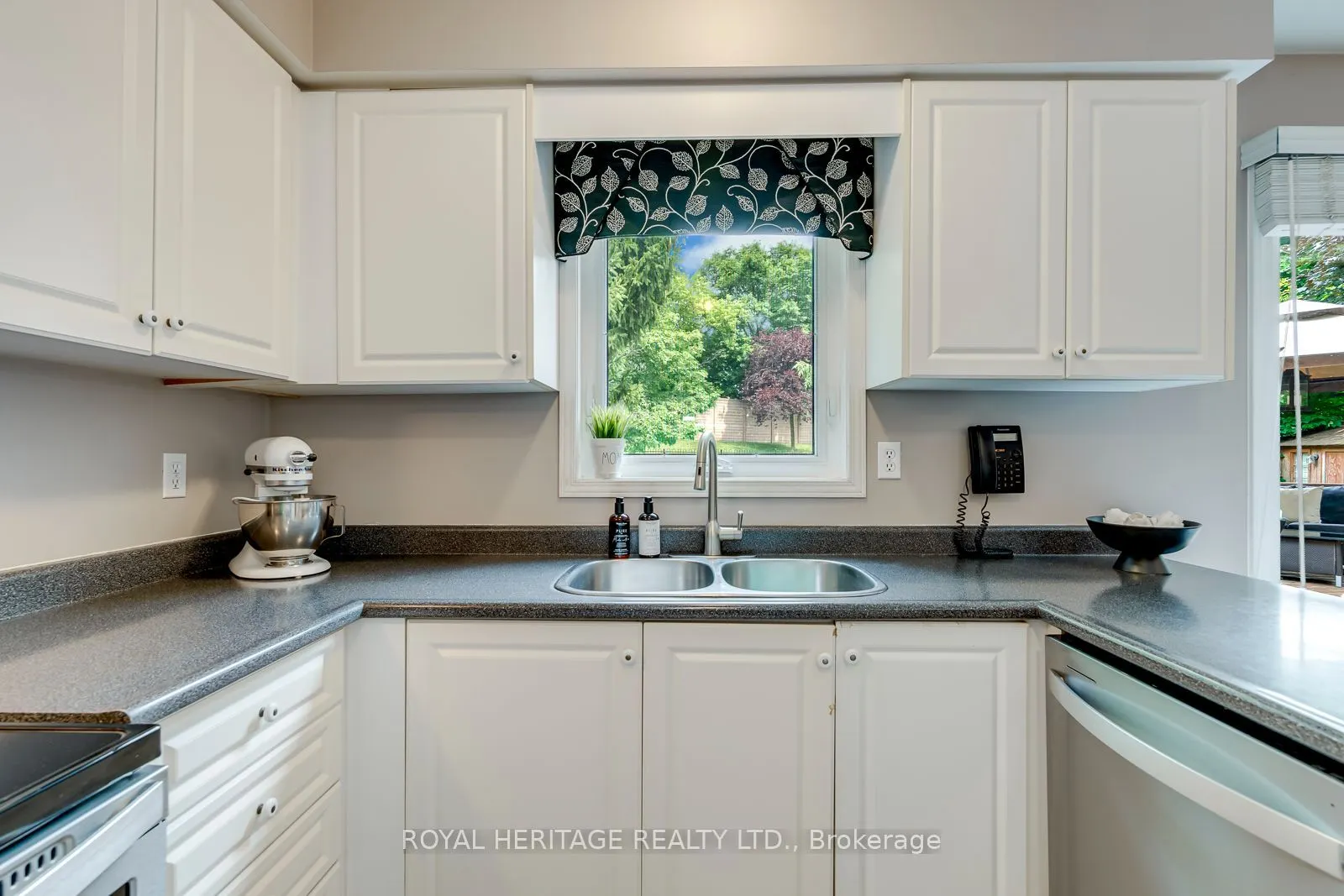 1451 Ravensmoor Crescent